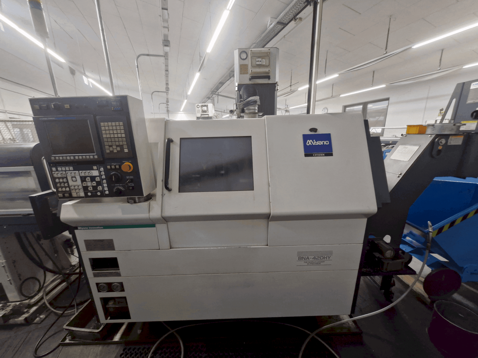 Vista frontale della macchina Miyano BNA-42DHY