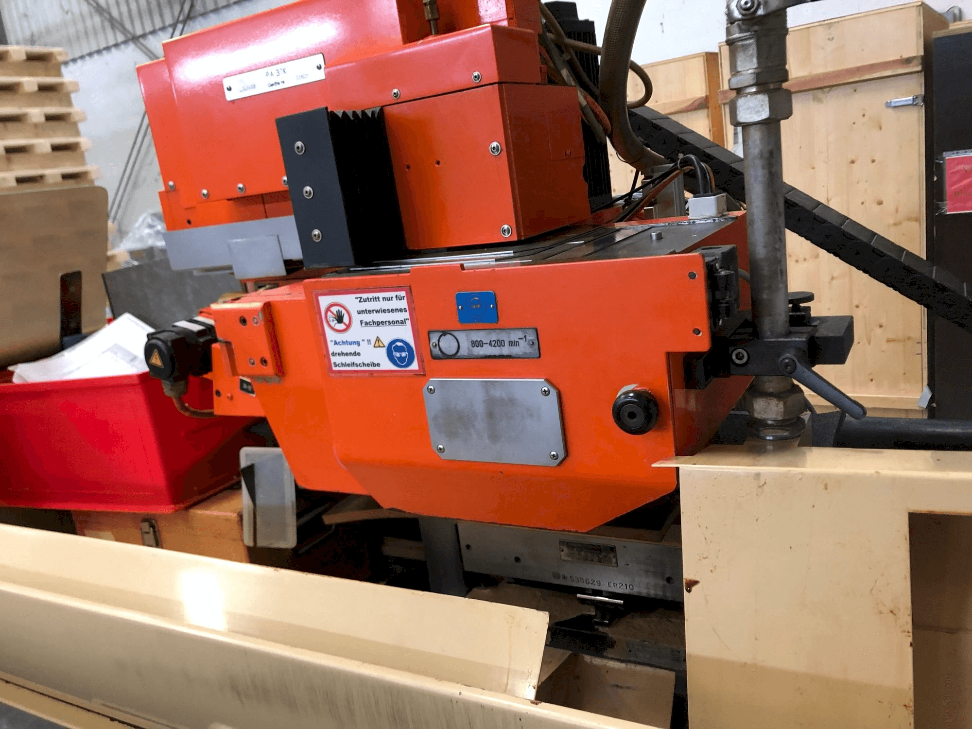 Vista frontale della macchina JUNG JF 525 N