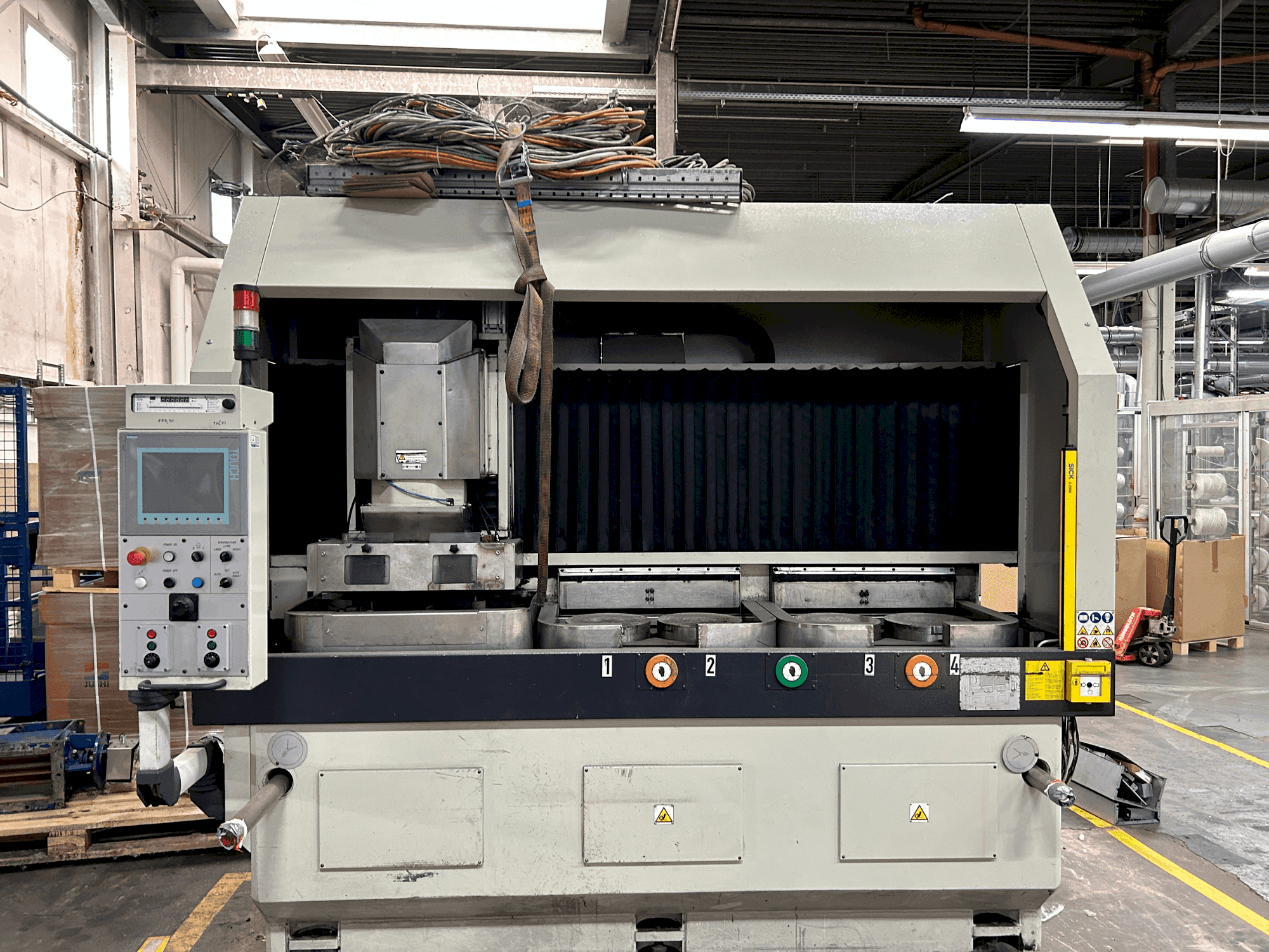 Vista frontale della macchina Lodi VHP 300 4T CN