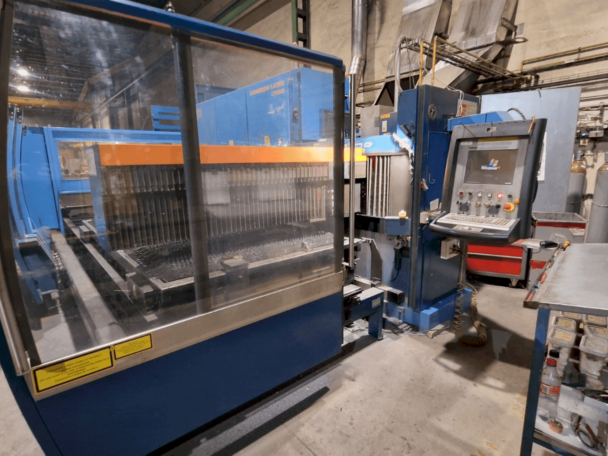 Vista frontale della macchina Prima Industrie PLATINO 1530