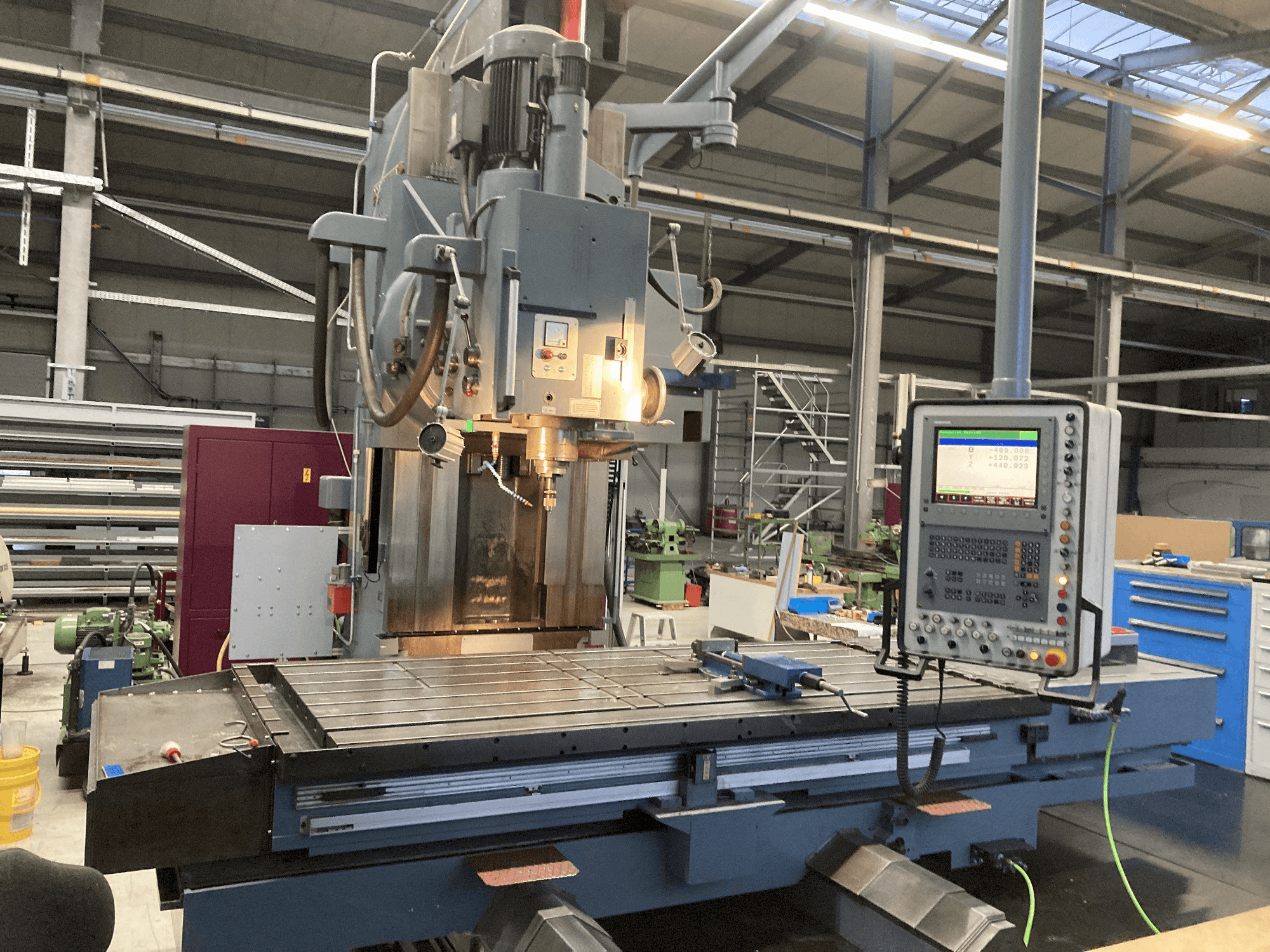 Vista frontale della macchina Droop & Rein FS 130 SKE