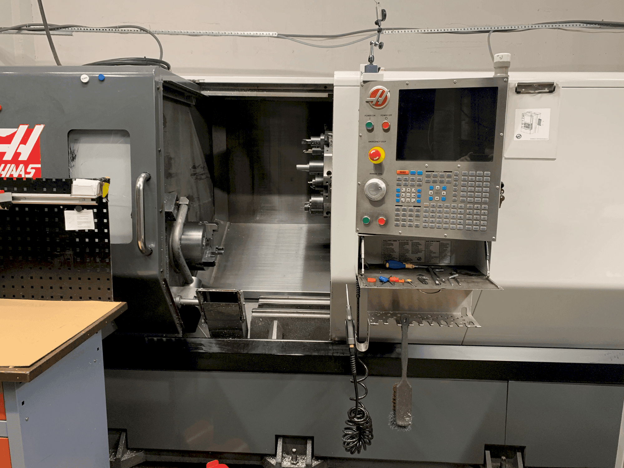 Vista frontale della macchina HAAS ST-30Y