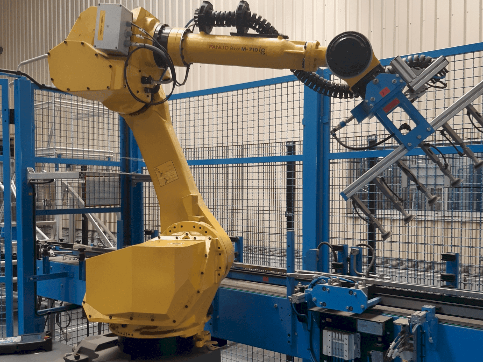 Vista frontale della macchina FANUC M-710iC