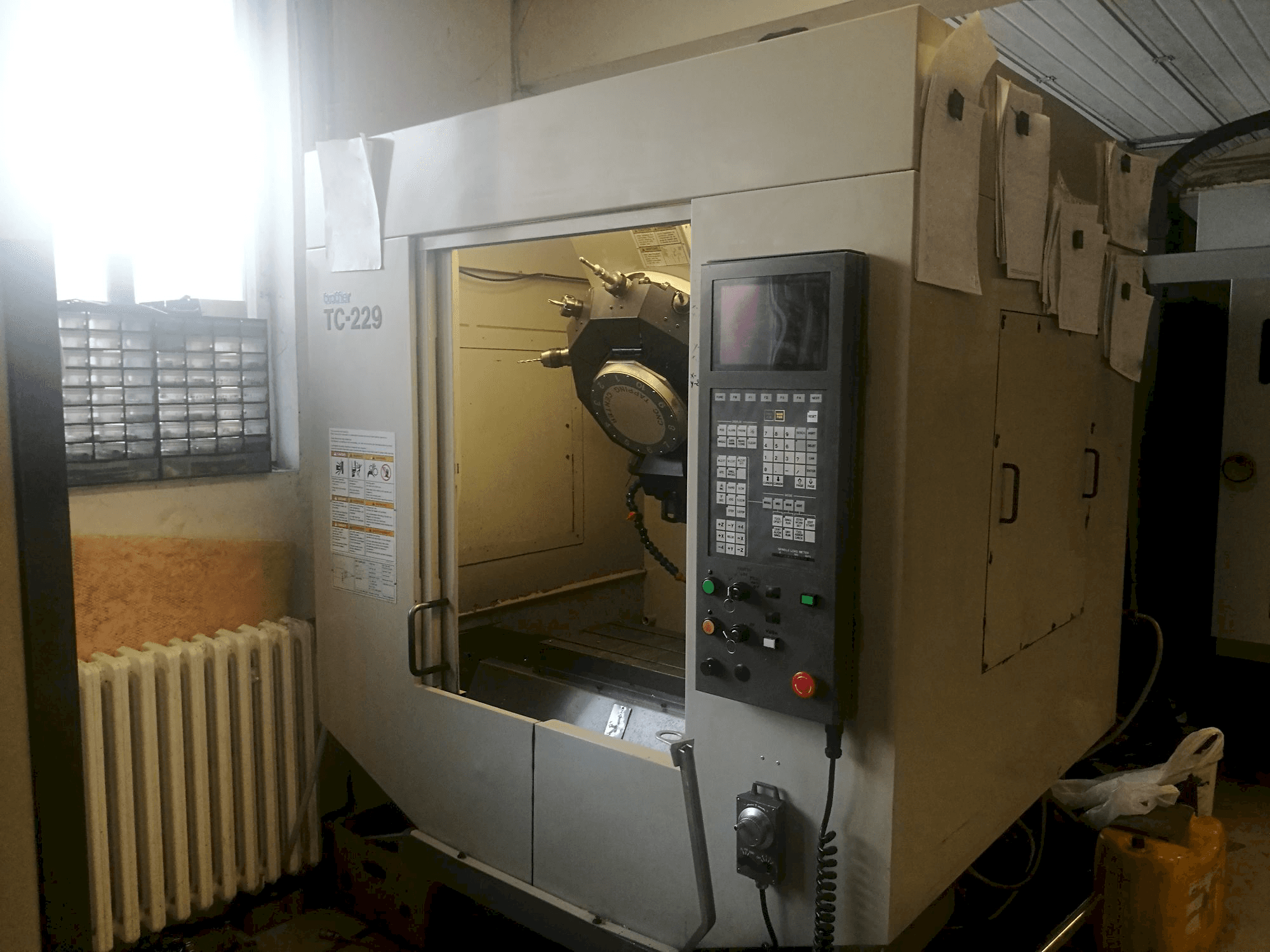 Vista frontale della macchina Brother TC 229