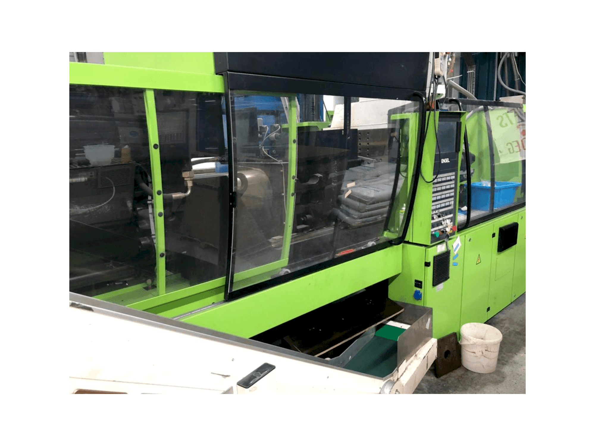 Vista frontale della macchina Engel VICTORY 500-120