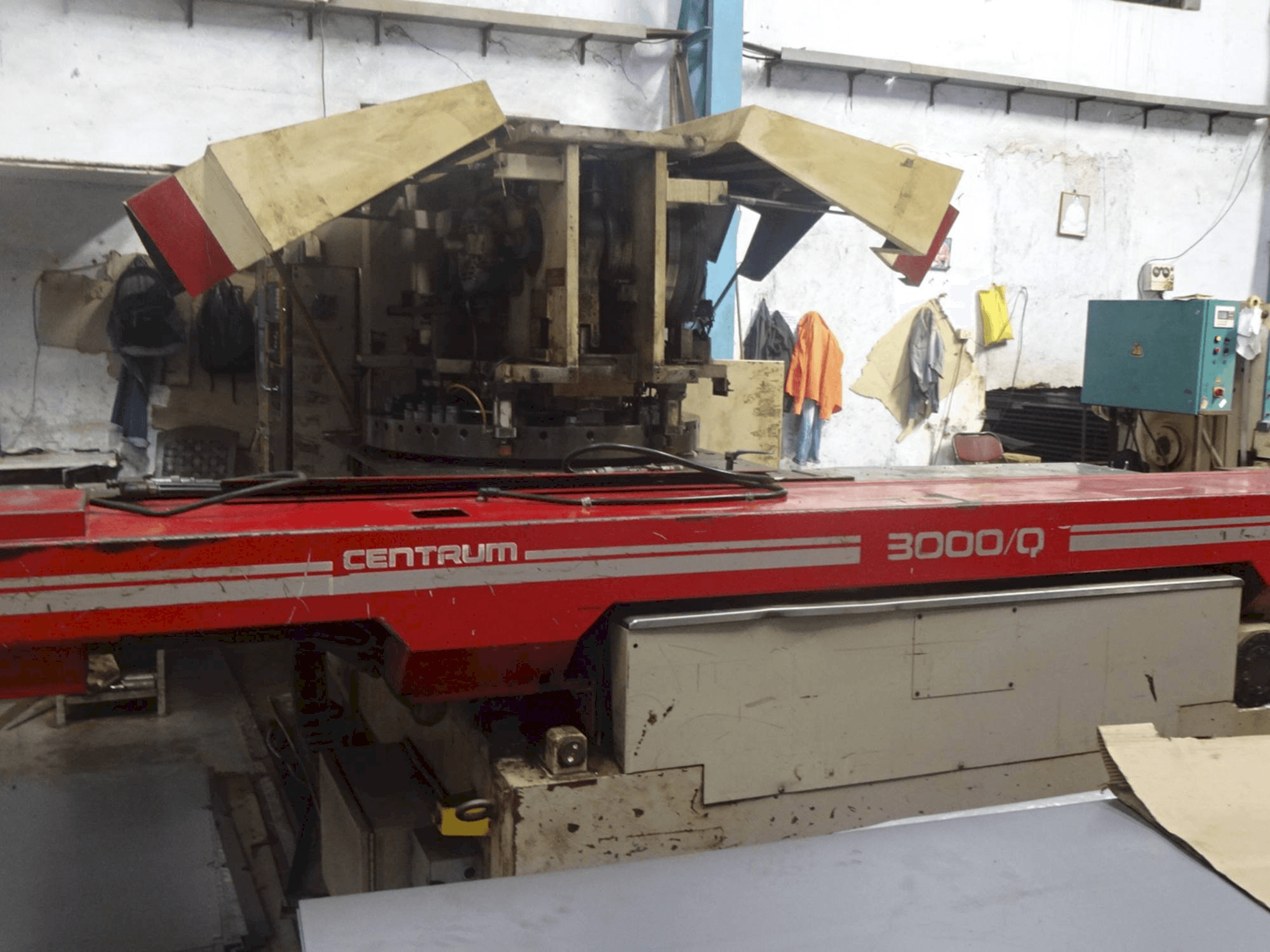 Vista frontale della macchina MURATA MURATEC CENTRUM 3000