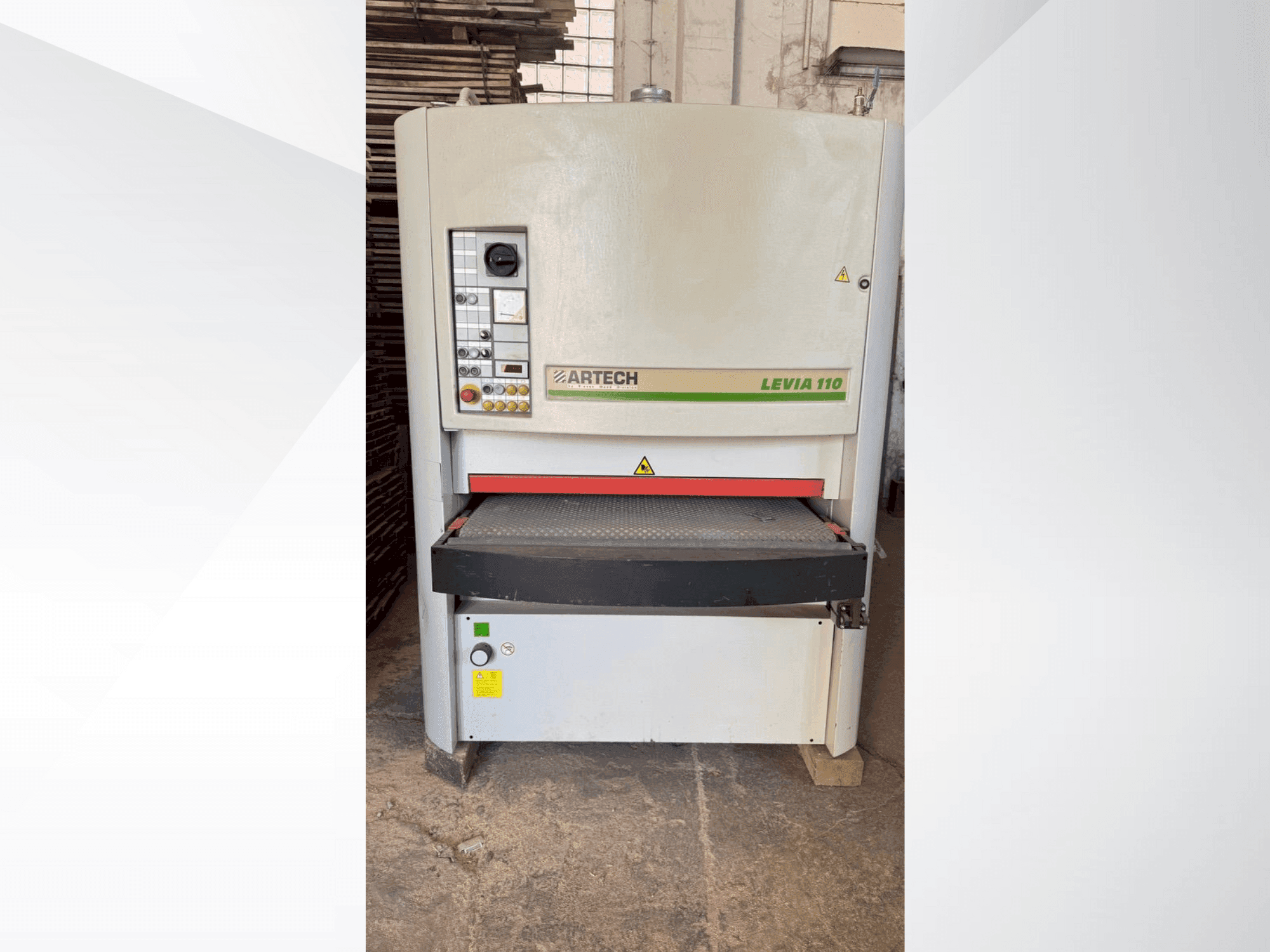 Vista frontale della macchina BIESSE Levia 110