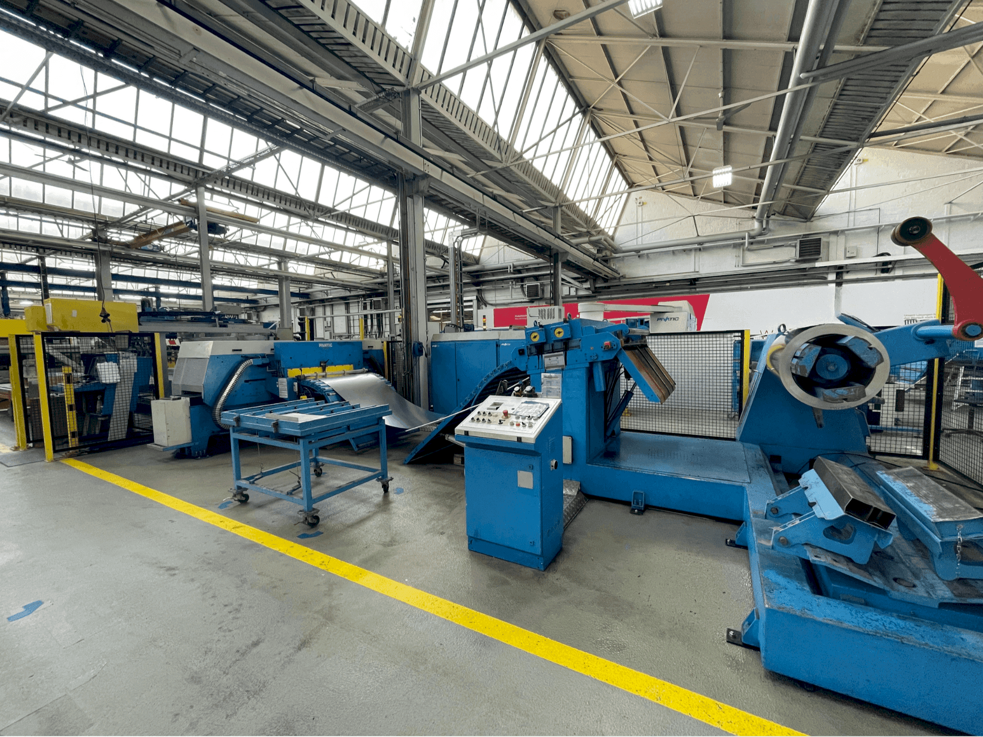 Vista frontale della macchina Pivatic P125