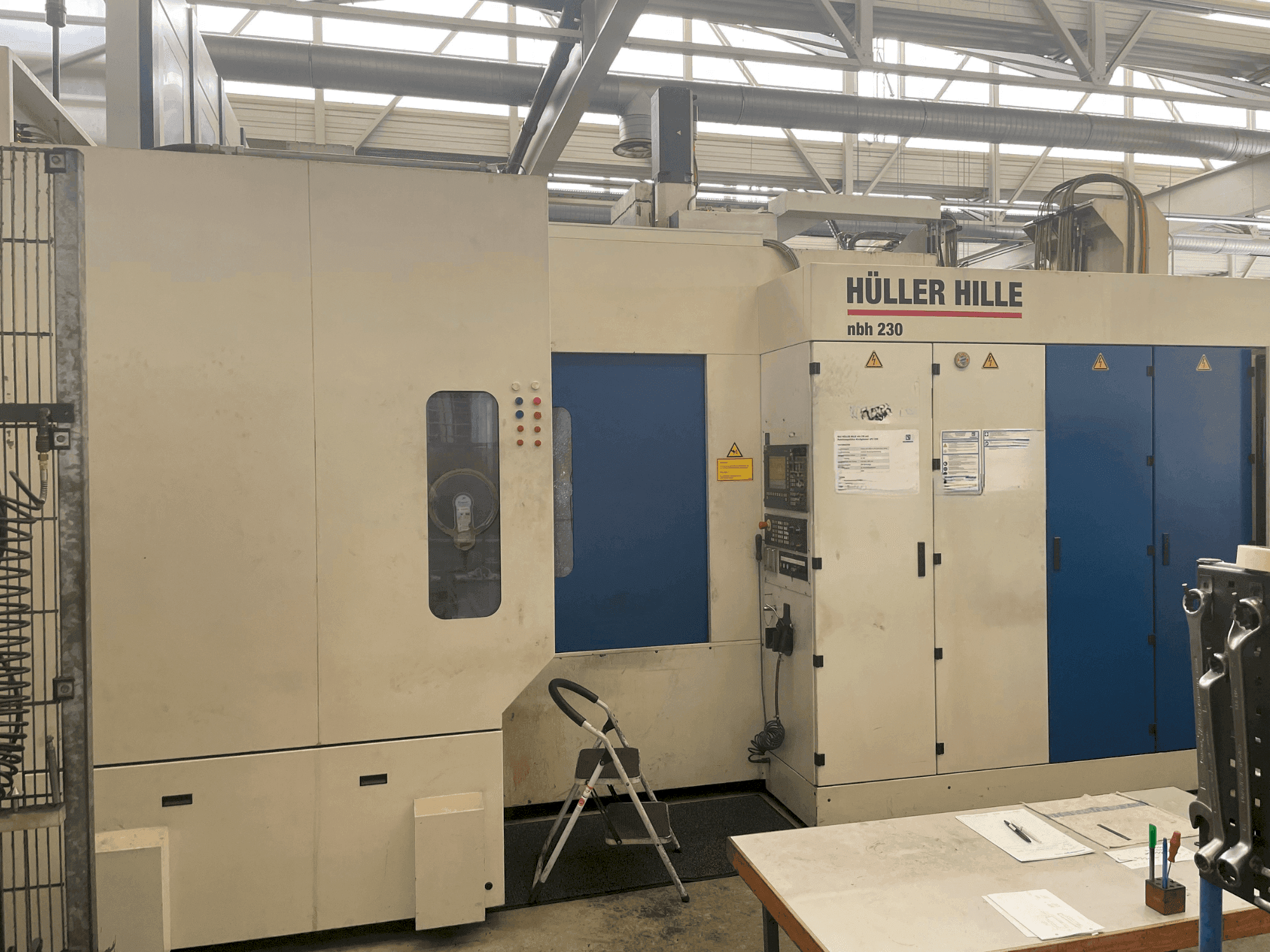 Vista frontale della macchina HULLER HILLE NBH 230