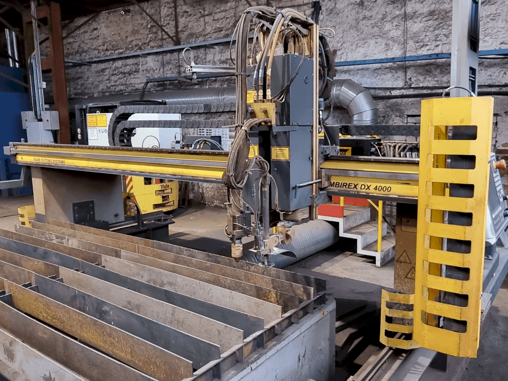 Vista frontale della macchina ESAB Combirex DX 4000