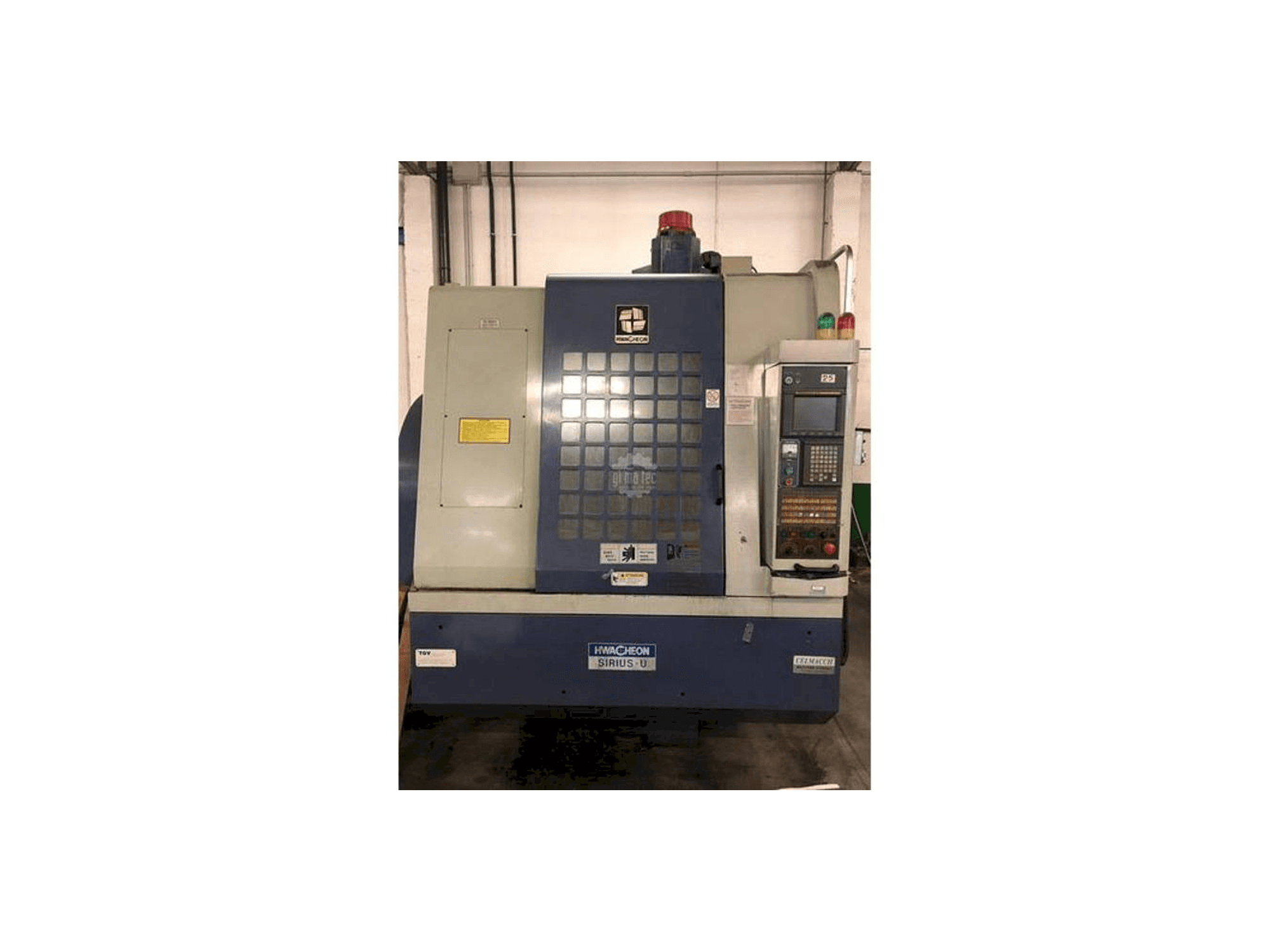 Vista frontale della macchina HWACHEON SIRIUS U