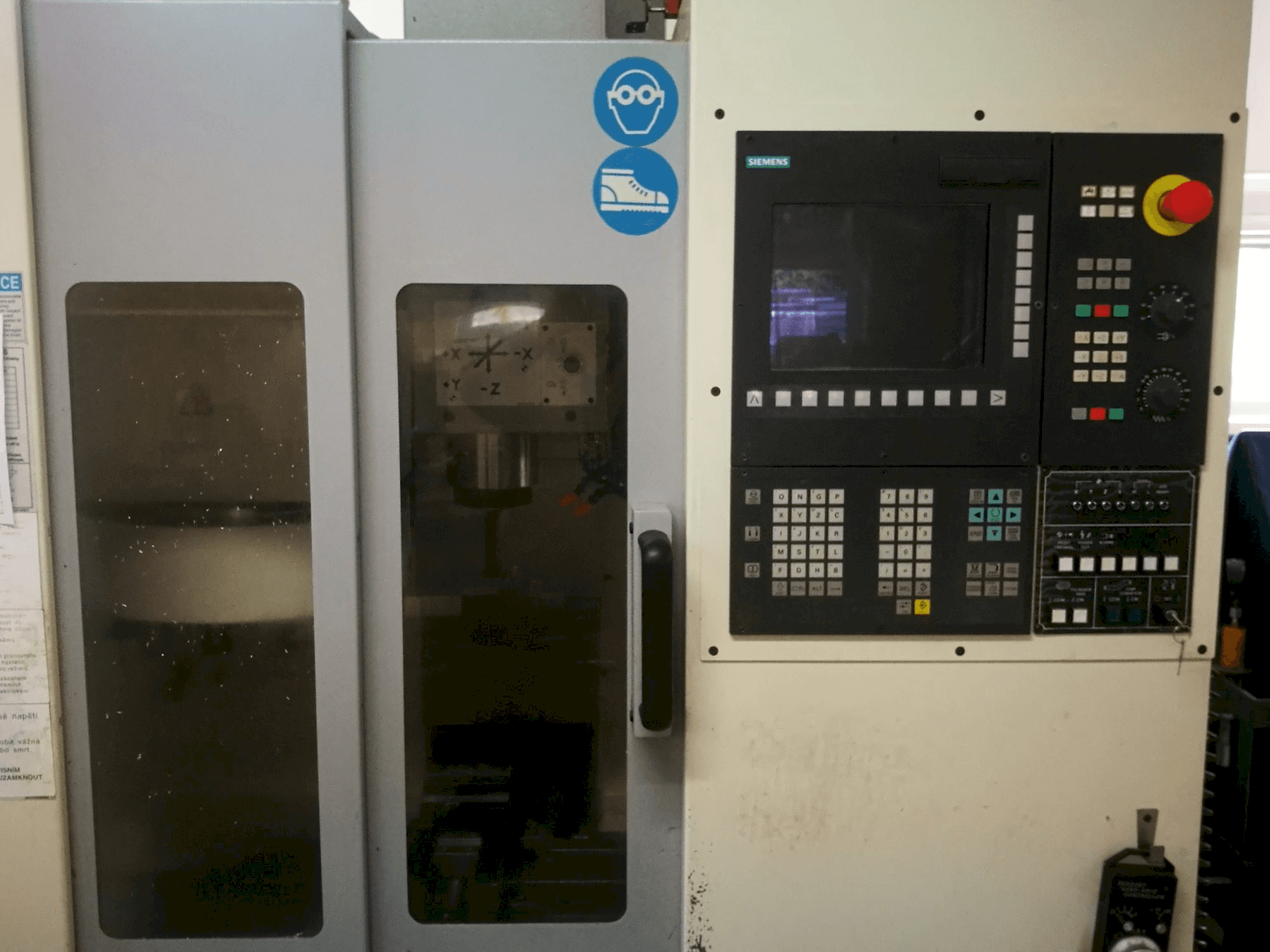 Vista frontale della macchina Chevalier 1418 VMC-40