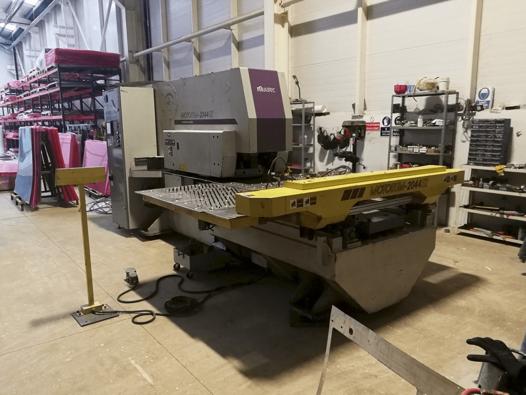 Vista laterale sinistra della macchina Muratec Motorum 2044 EZ