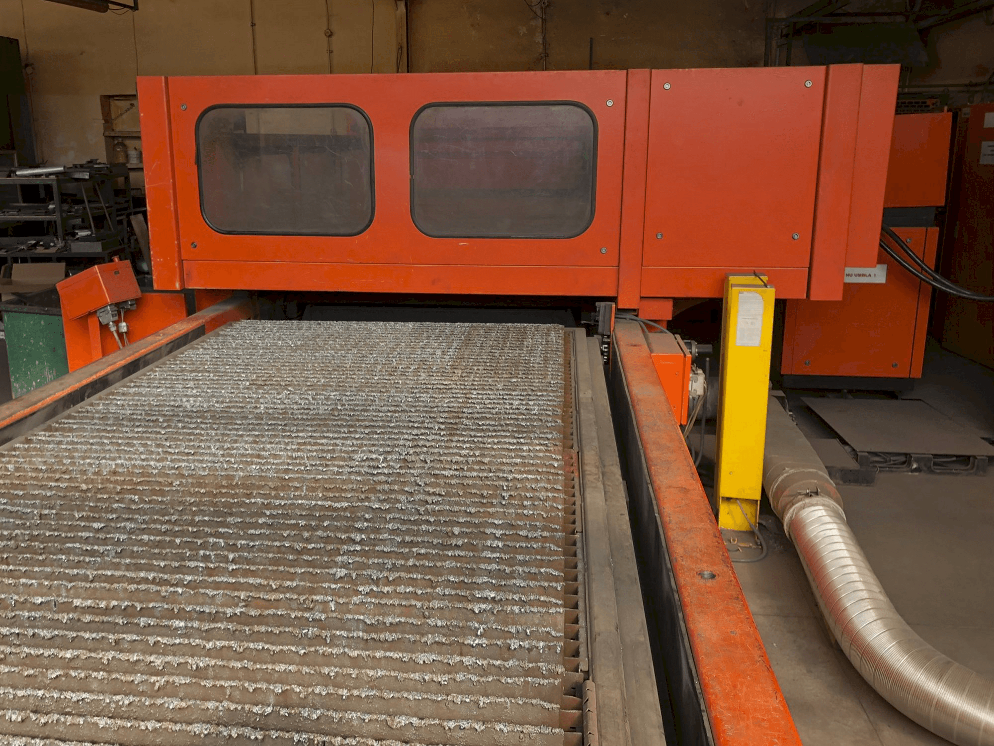 Vista frontale della macchina Bystronic Bystar 3015