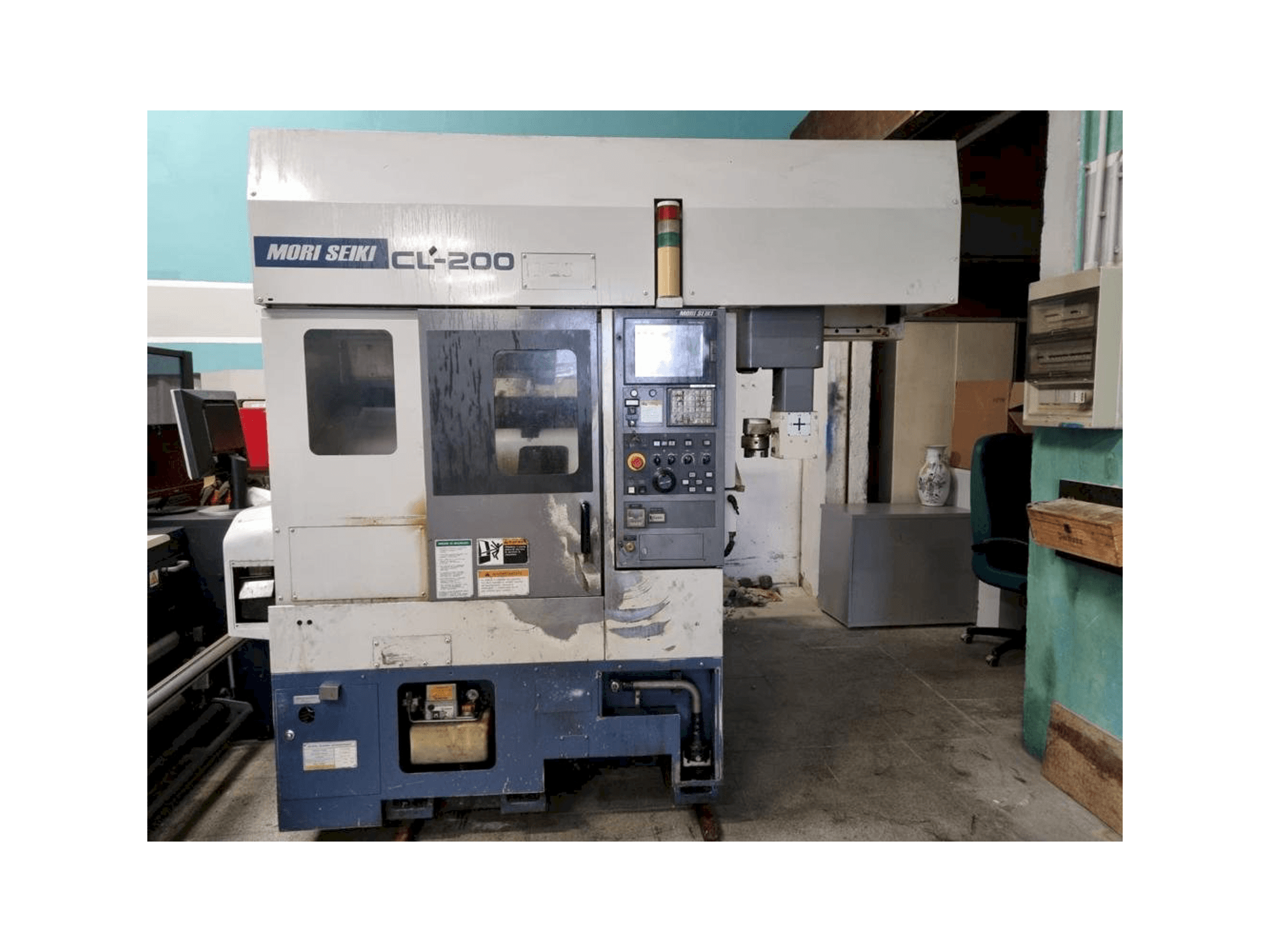 Vista frontale della macchina MORI SEIKI CL-200