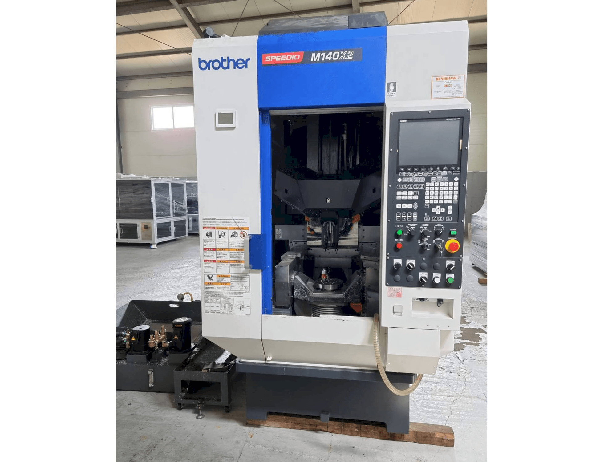 Vista frontale della macchina Brother SPEEDIO M140X2