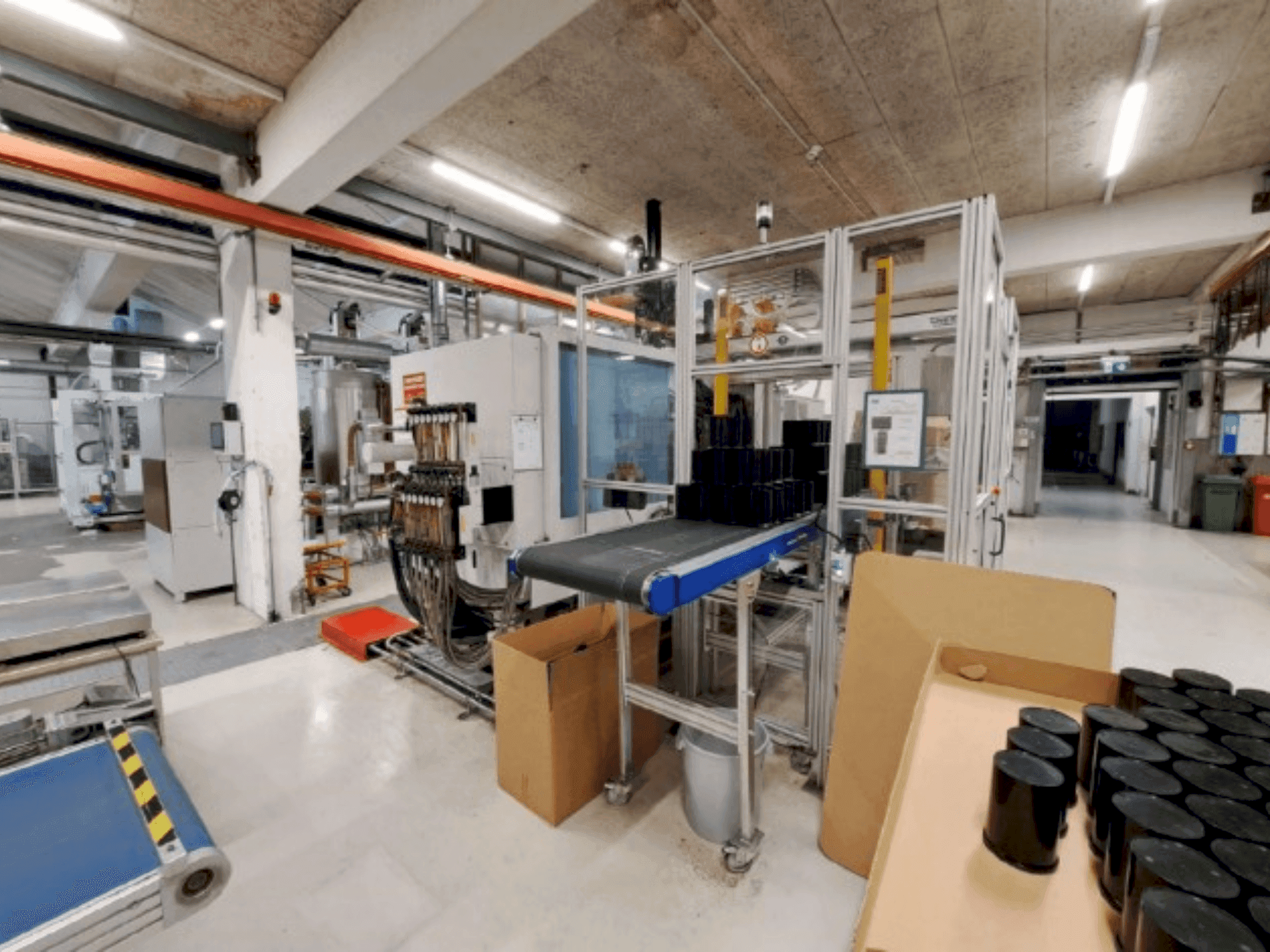 Vista frontale della macchina WITTMANN TM Xpress 270/2250 Unilopg B6P