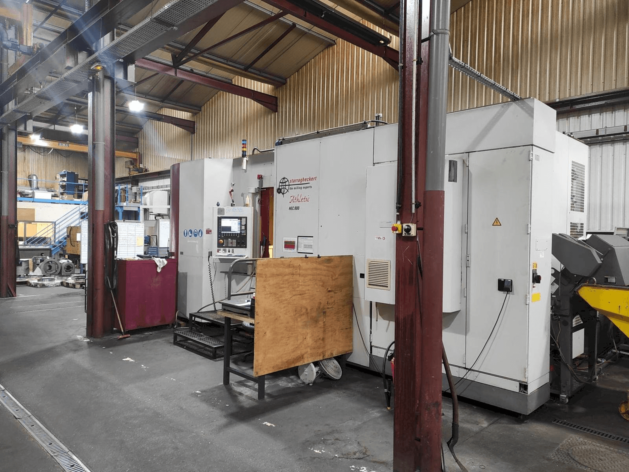 Vista frontale della macchina Starrag HEC 800 - 5 AXES