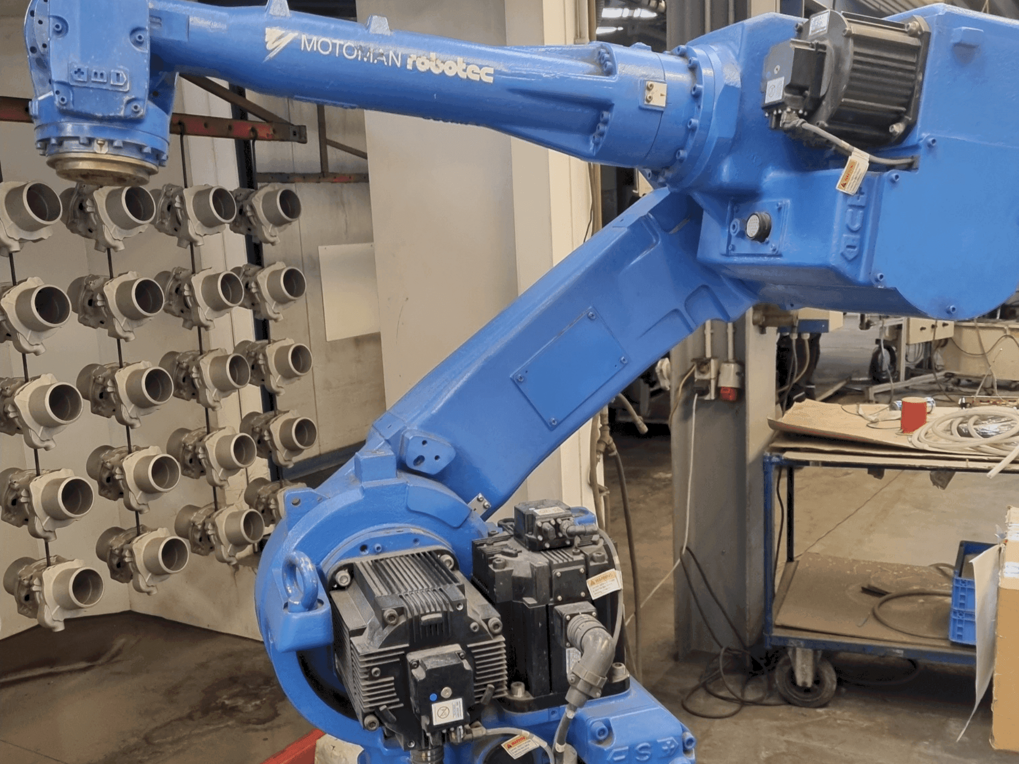 Vista frontale della macchina MOTOMAN UP50N