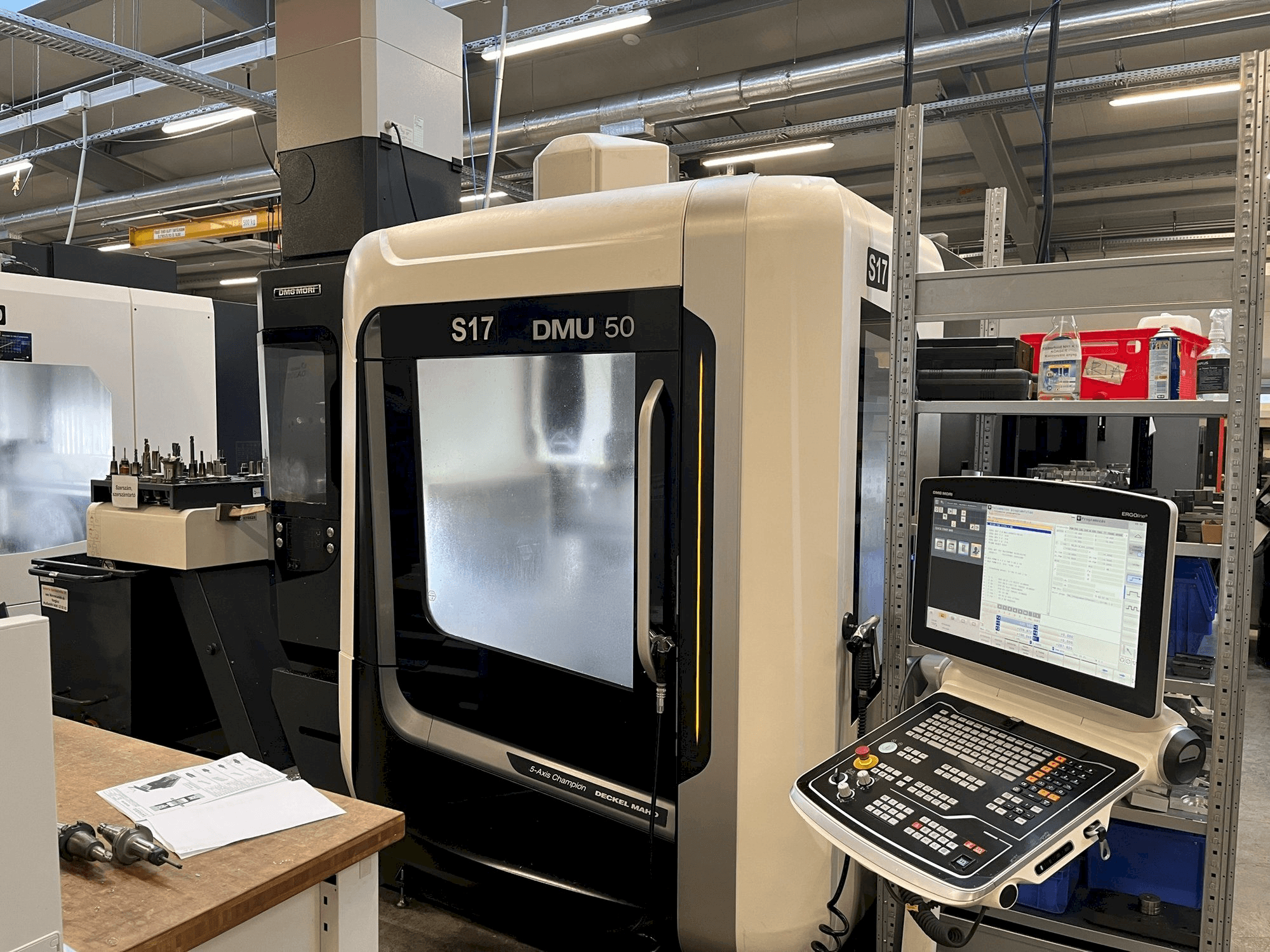 Vista frontale della macchina DMG MORI DMU 50