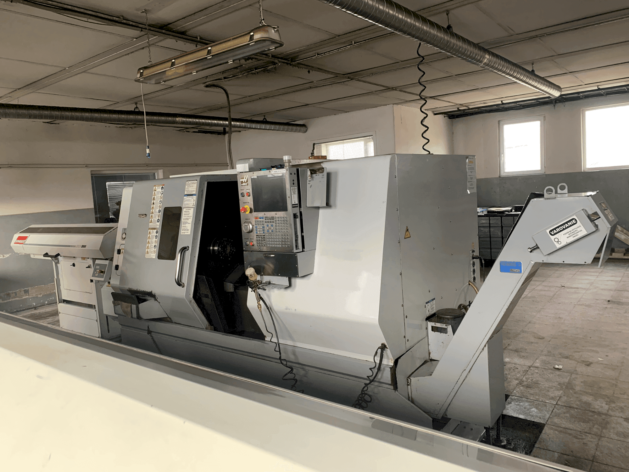 Vista frontale della macchina HAAS SL-30TBHE