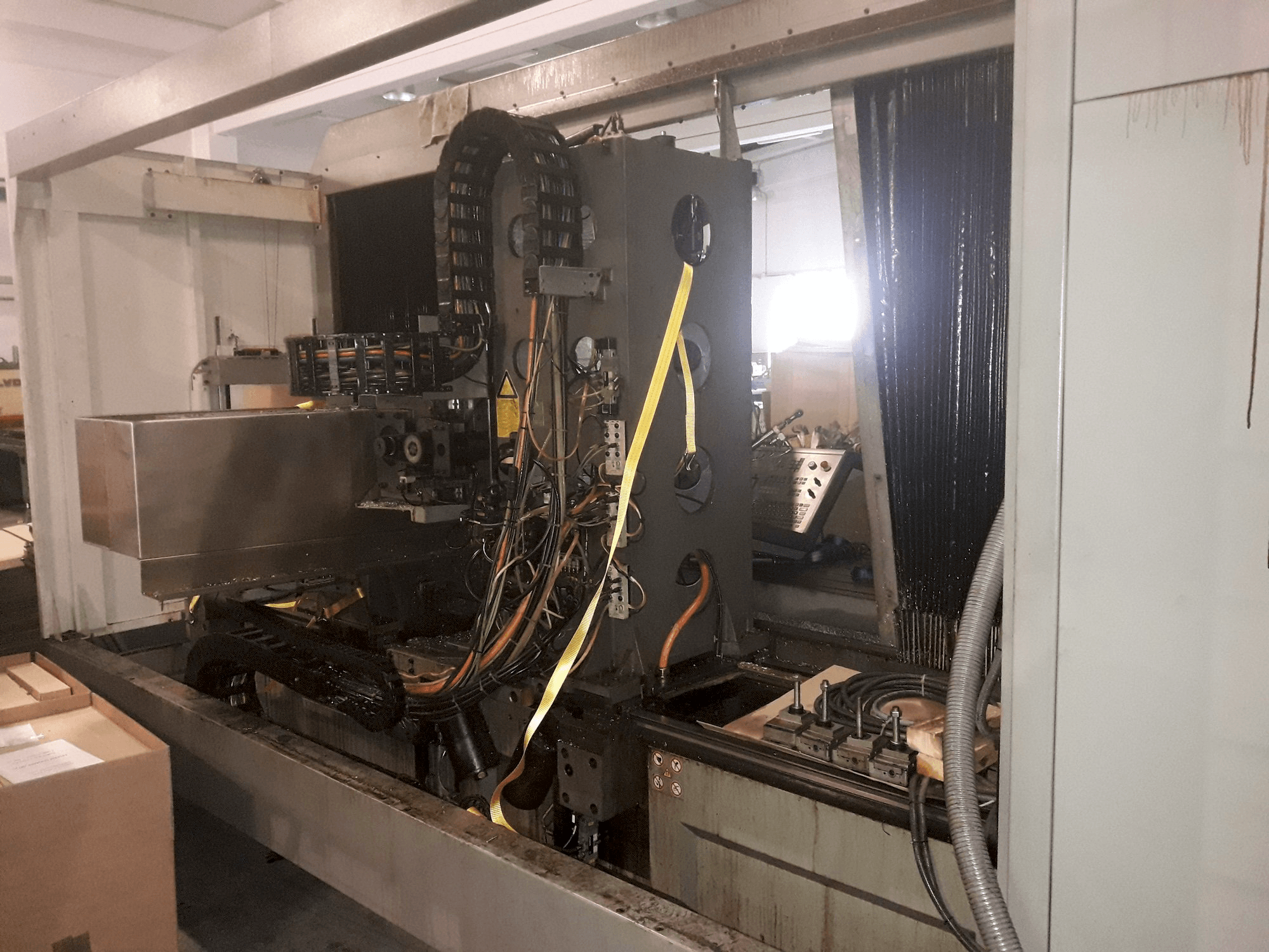Vista frontale della macchina DMG DMF 220 linear