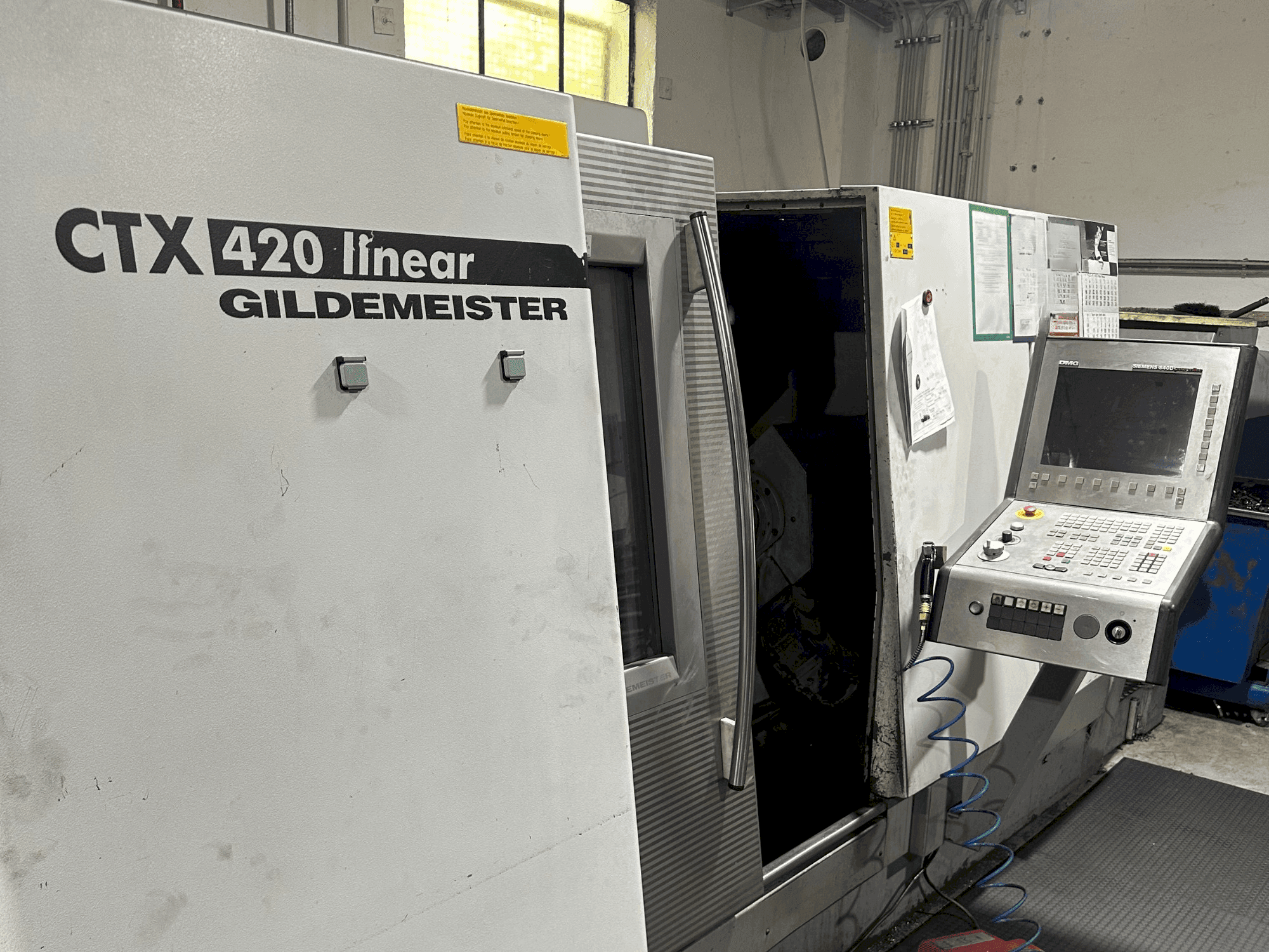 Vista frontale della macchina DMG CTX 420 Linear V6