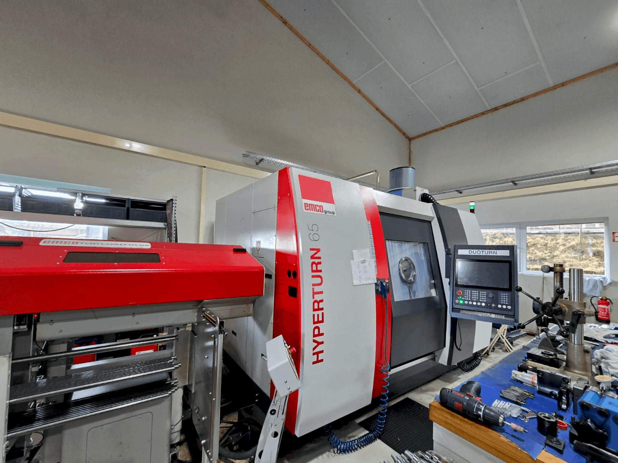 Vista frontale della macchina EMCO HYPERTURN 65-1300 DUOTURN