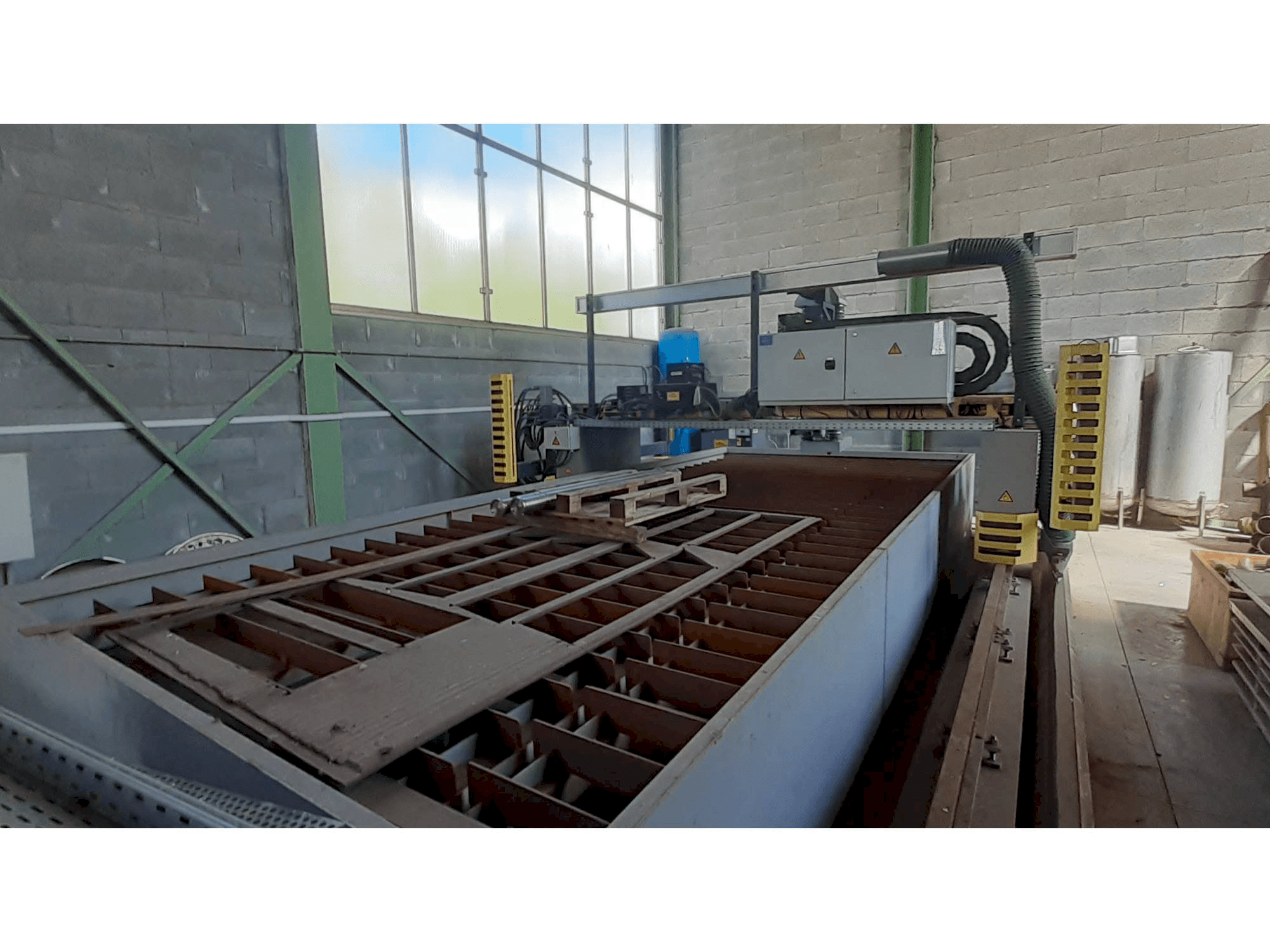 Vista laterale sinistra della macchina ESAB Suprarex SXE-HD 3500