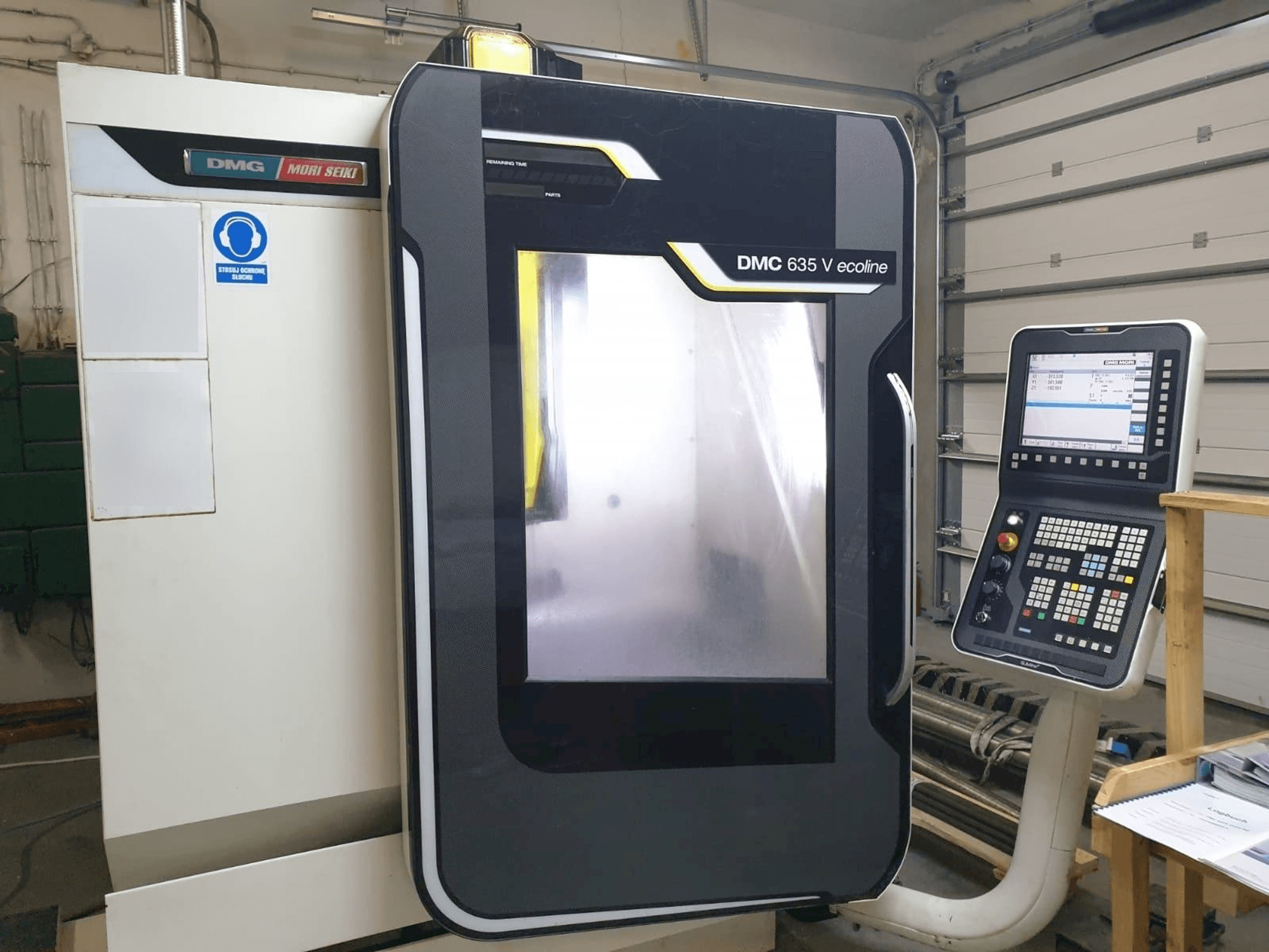 Vista frontale della macchina DMG DMC 635 V ecoline