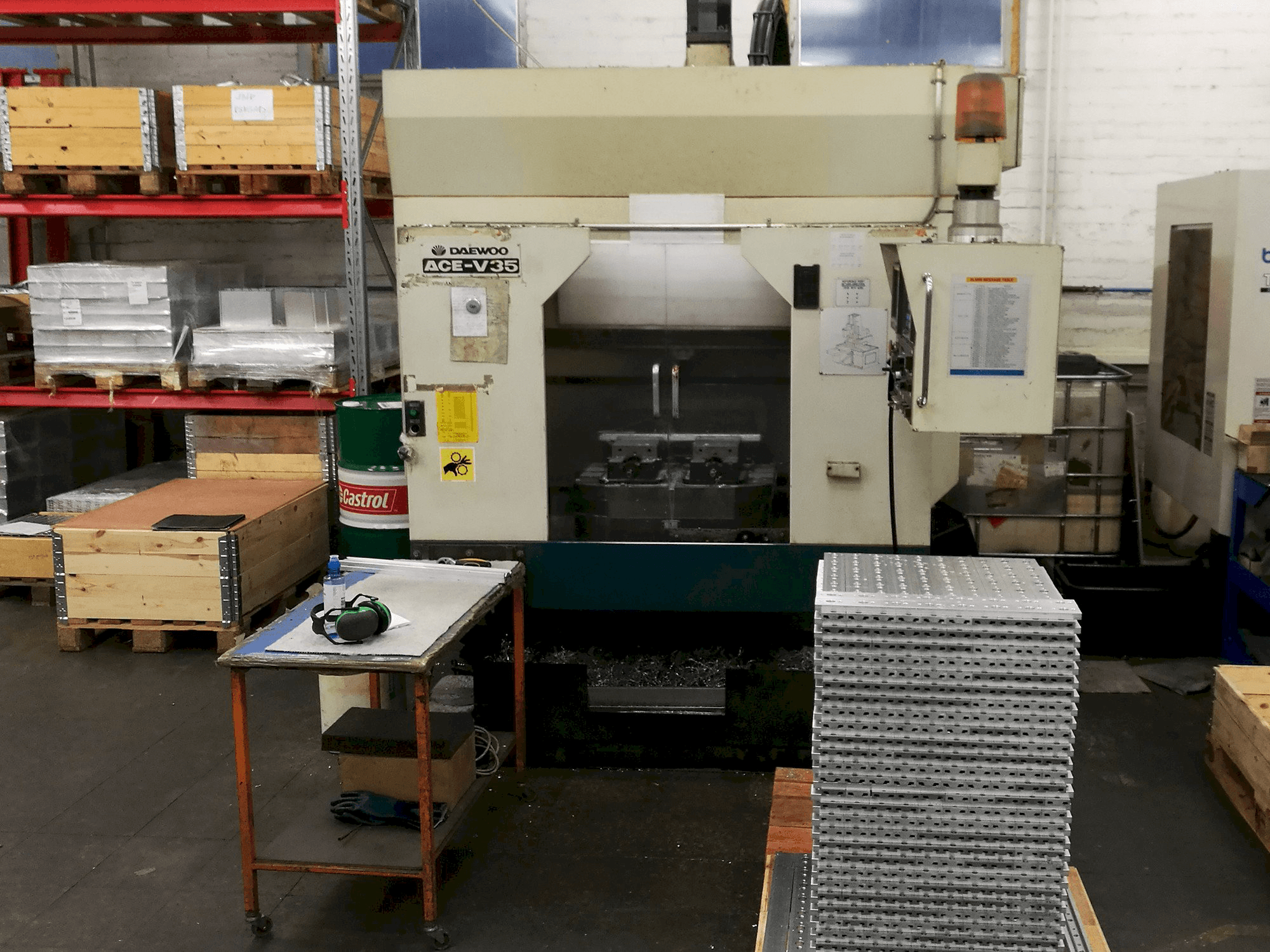 Vista frontale della macchina DAEWOO ACE V-35