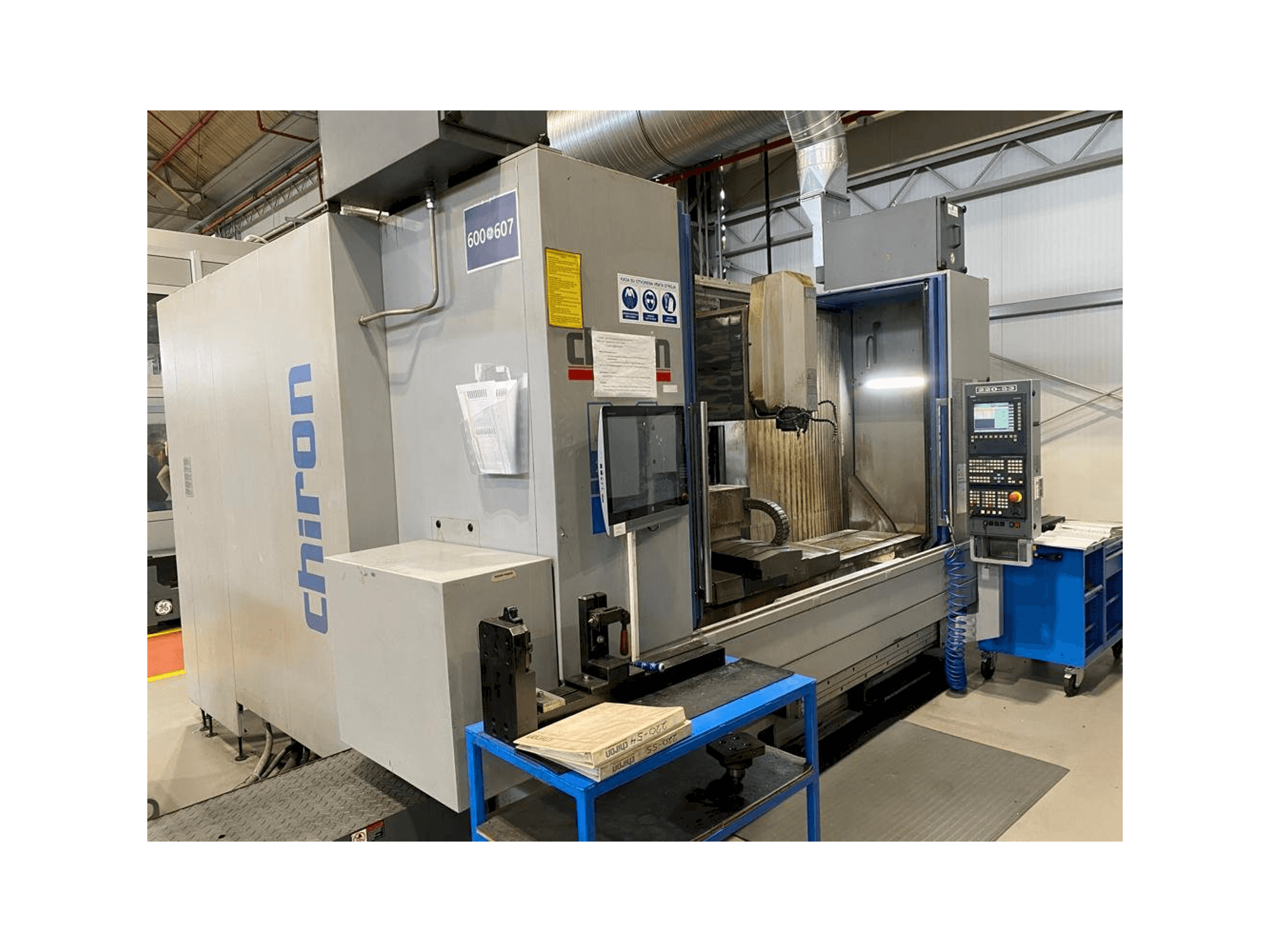 Vista frontale della macchina CHIRON MILL 2000