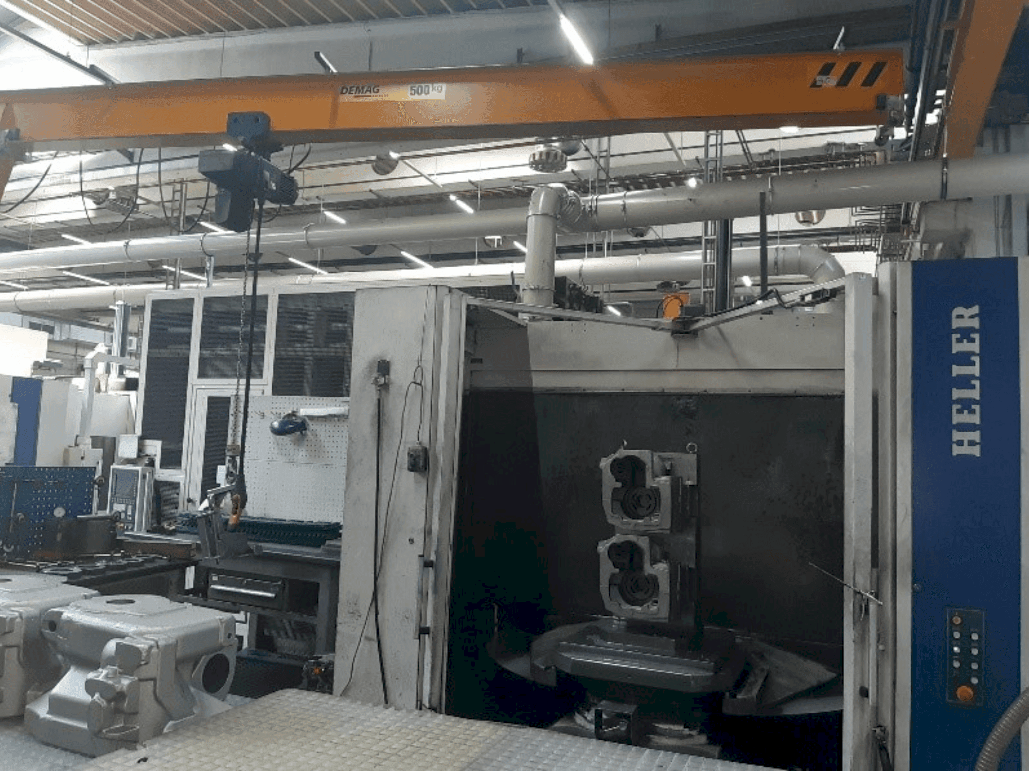 Vista frontale della macchina HELLER MCH 350
