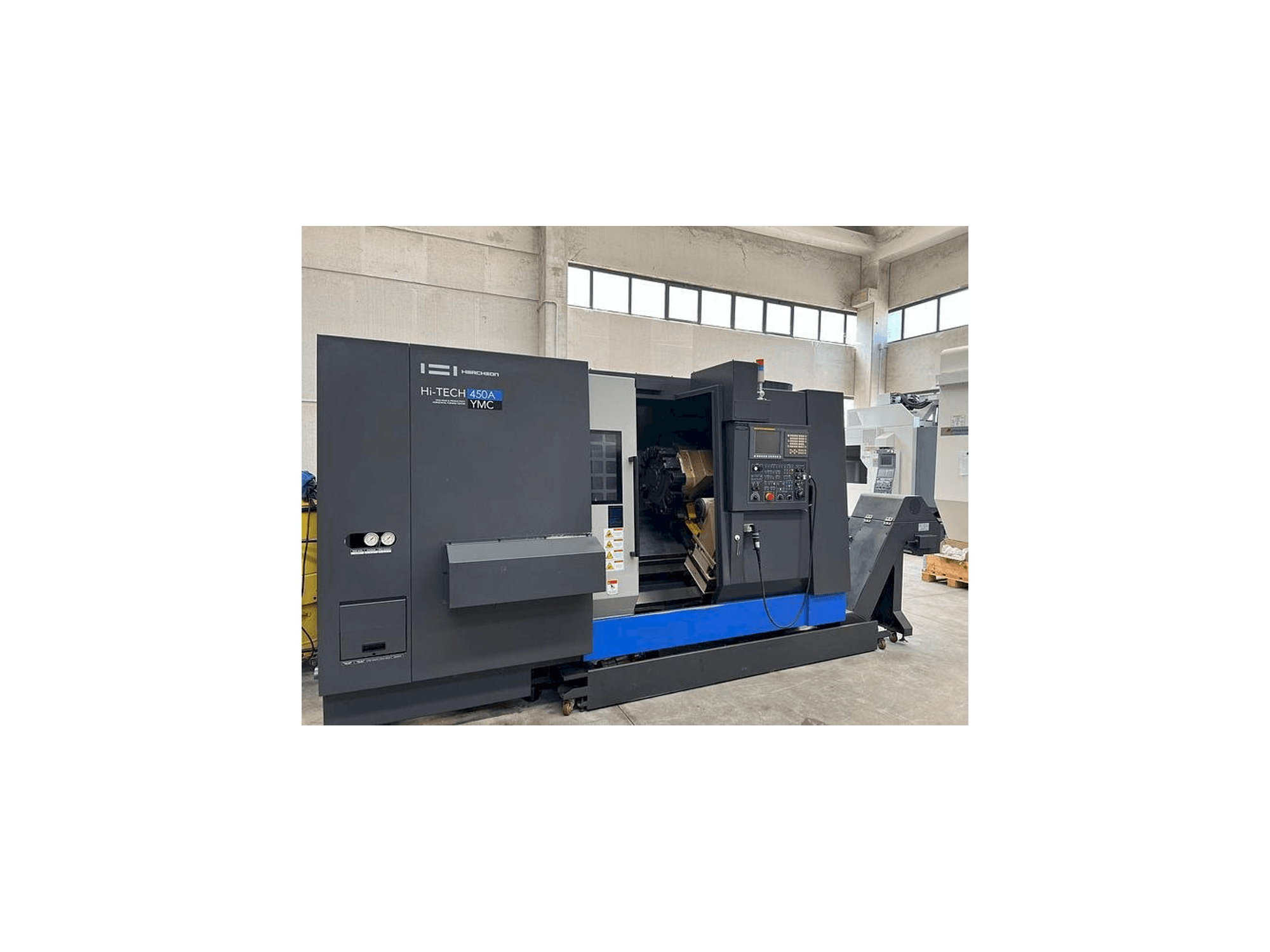 Vista frontale della macchina HWACHEON HI-ECO 450A YMC