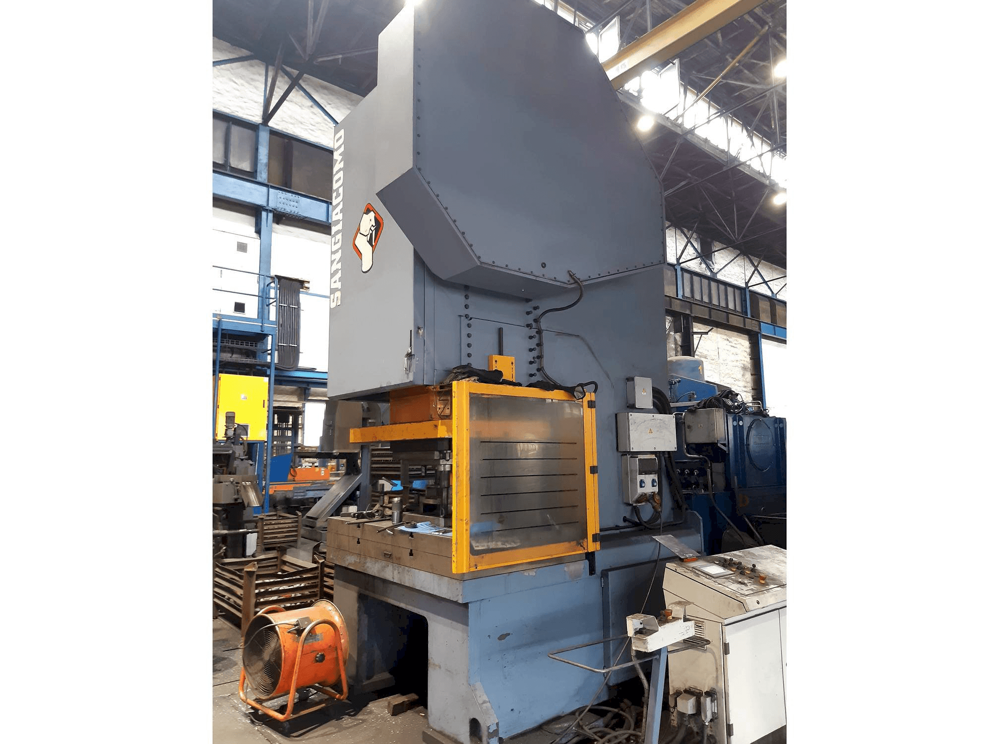 Vista frontale della macchina Sangiacomo T.450 RCE