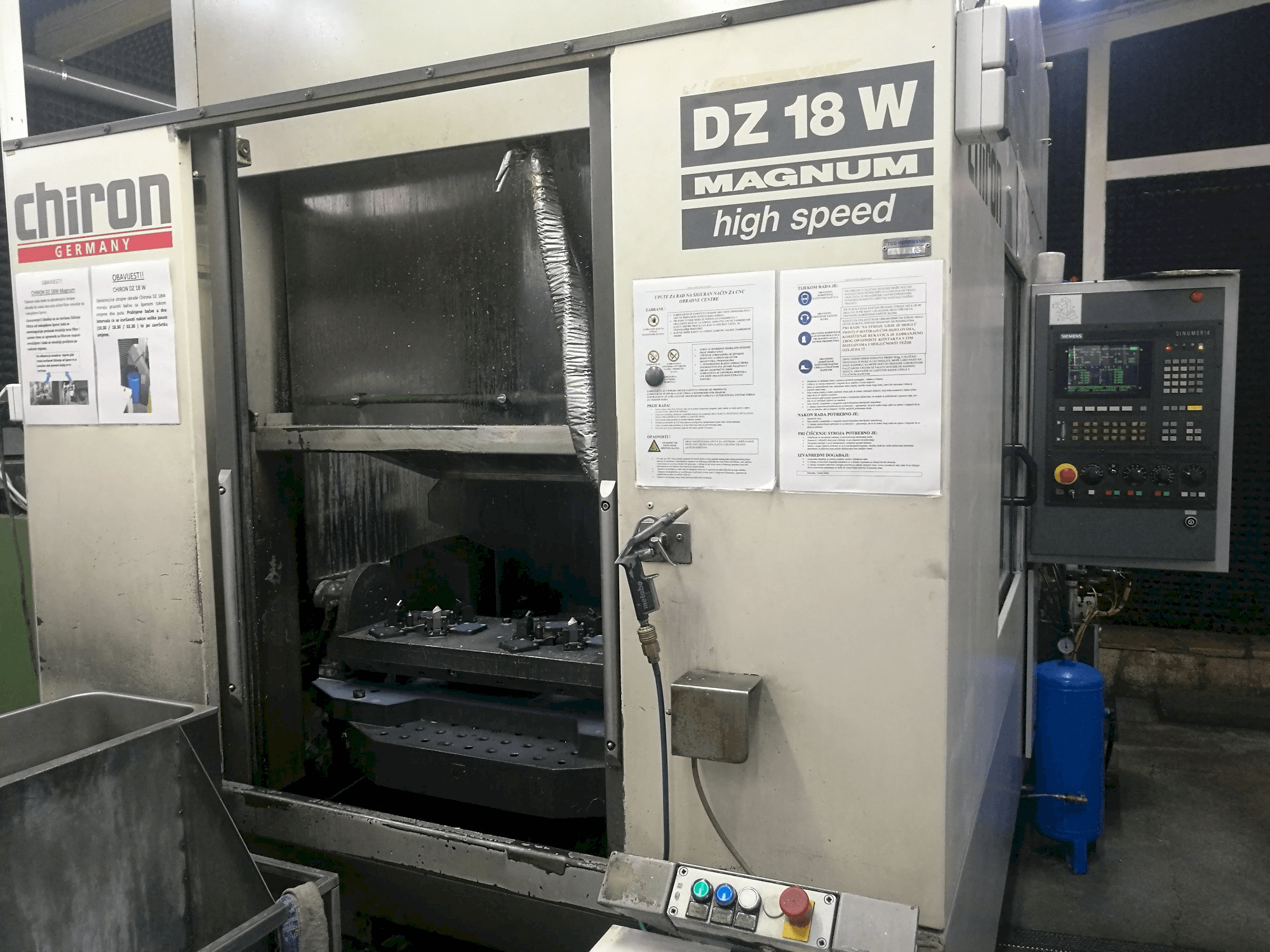 Vista frontale della macchina CHIRON DZ 18 W