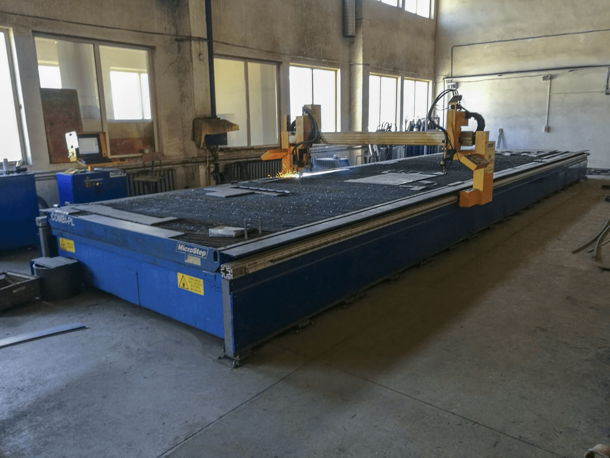 Vista lato sinistro della macchina MicroStep COMBI-PL