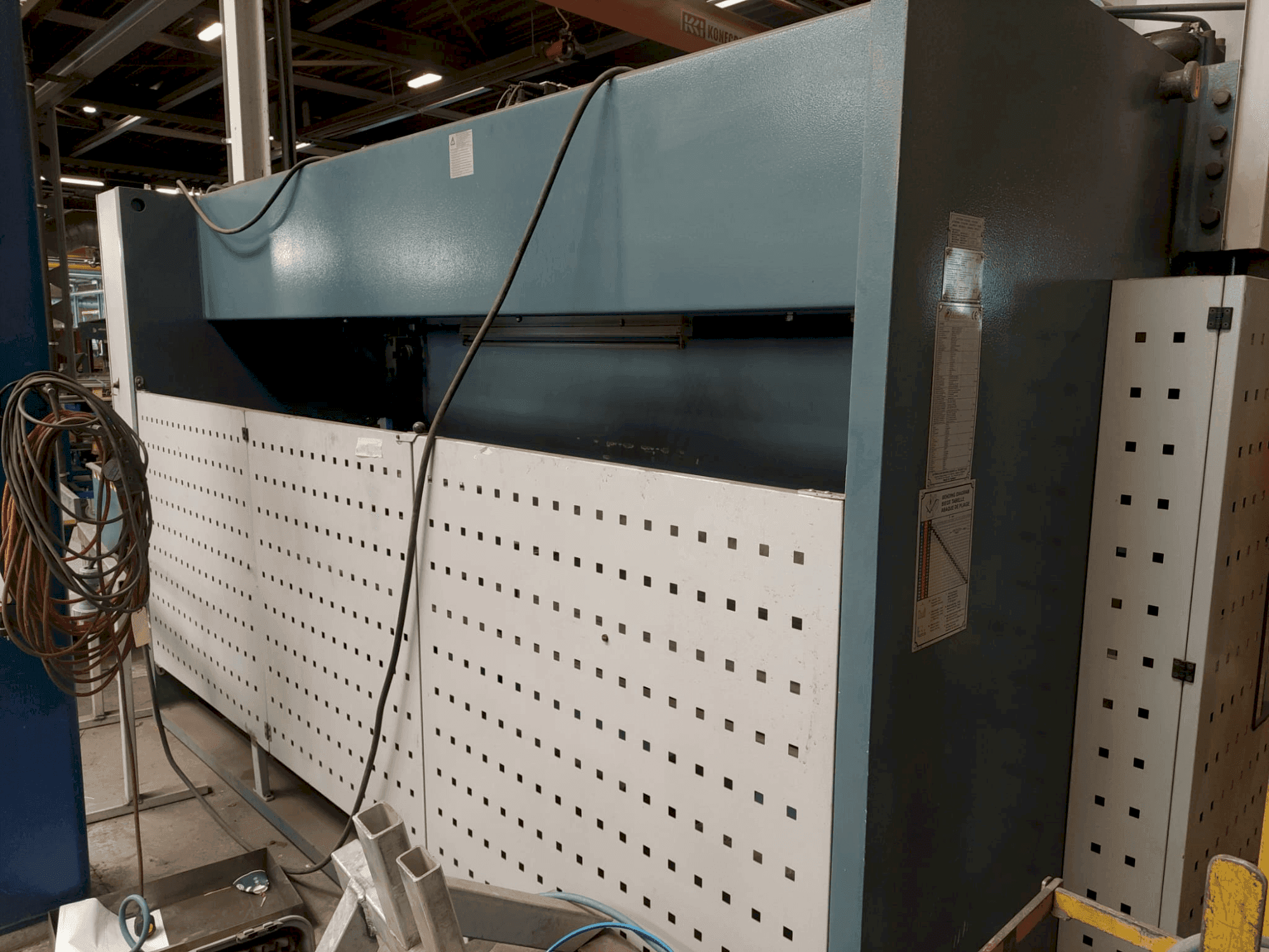 Vista frontale della macchina Durma E 40160