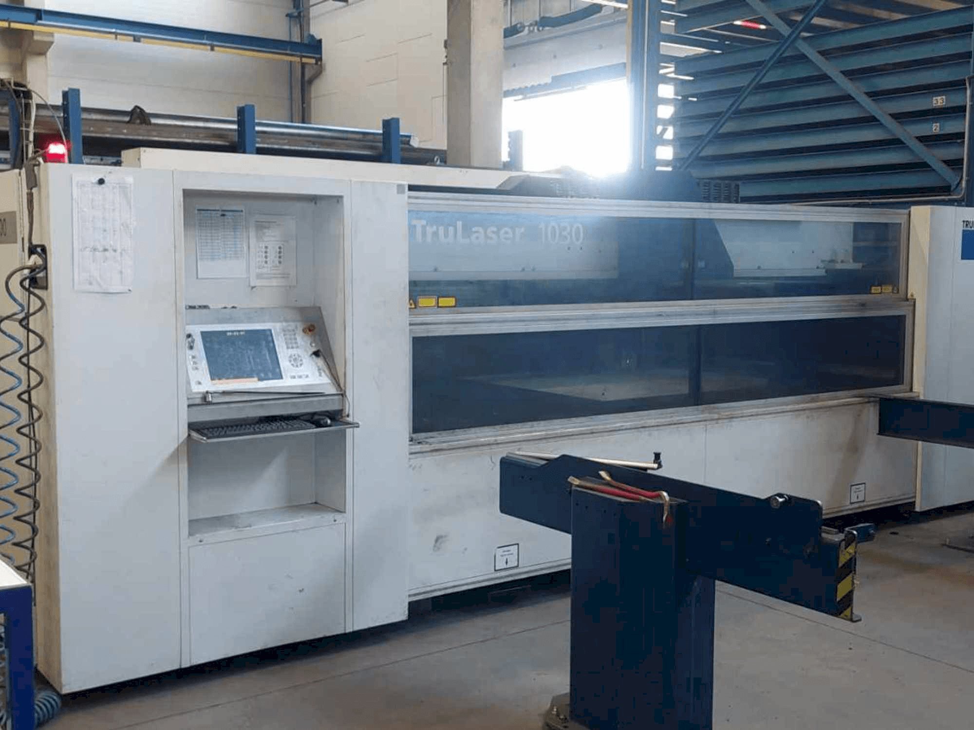 Vista frontale della macchina Trumpf TruLaser 1030