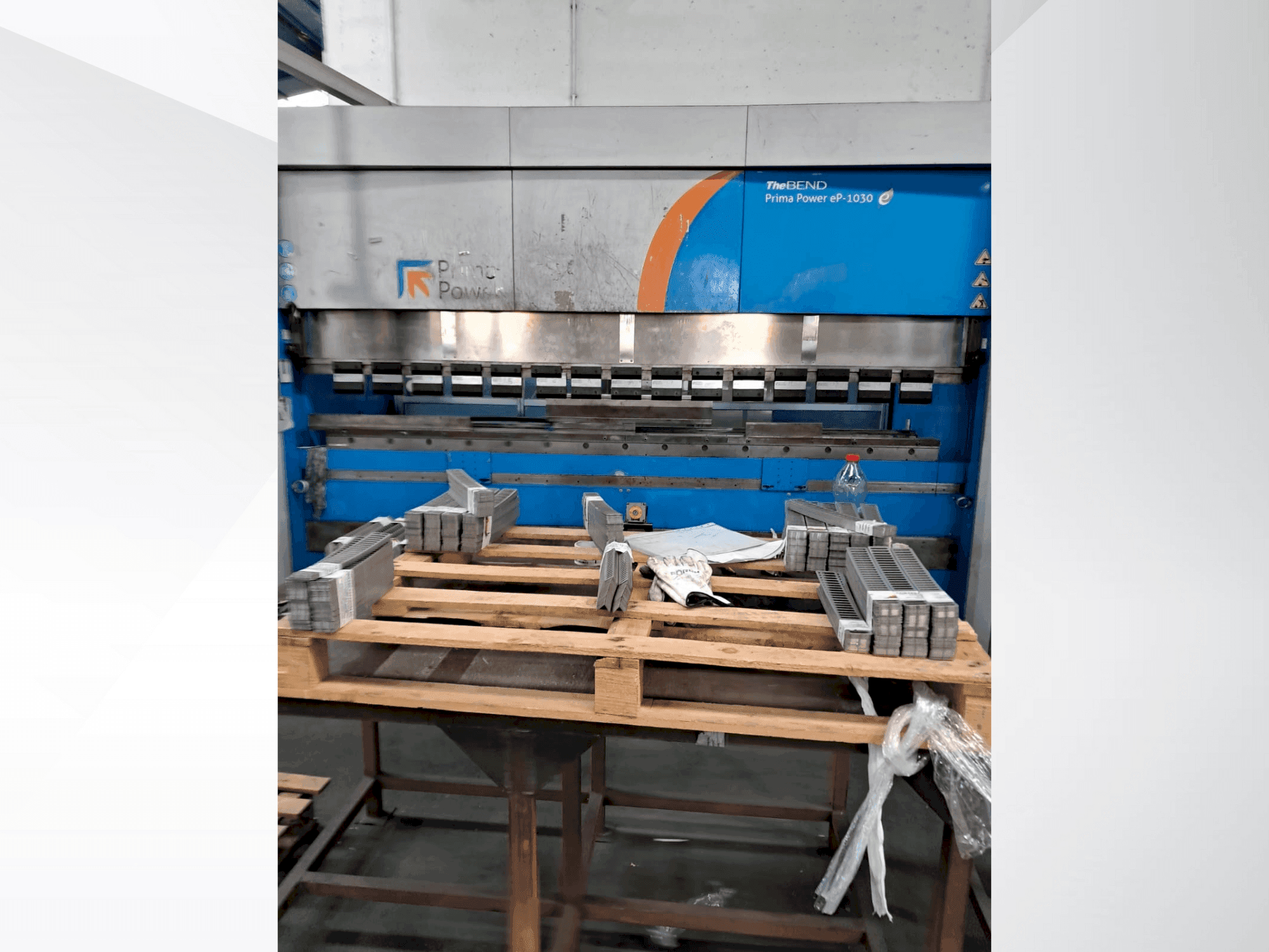 Vista frontale della macchina Prima Power eP-1030