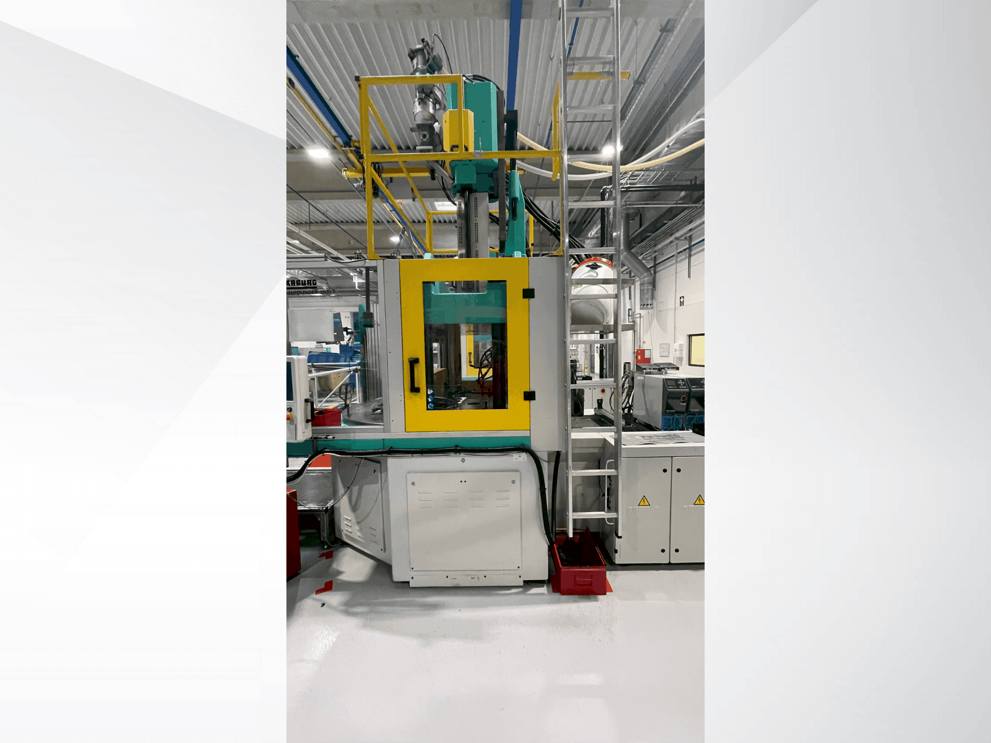 Vista frontale della macchina Arburg Allrounder 1500 T 2000-400