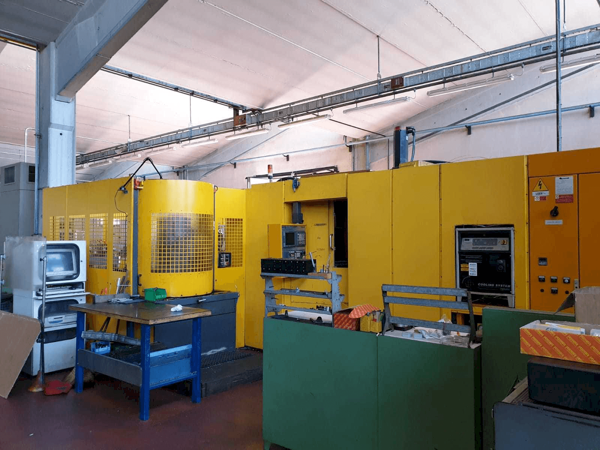 Vista frontale della macchina Mandelli Thunder 500