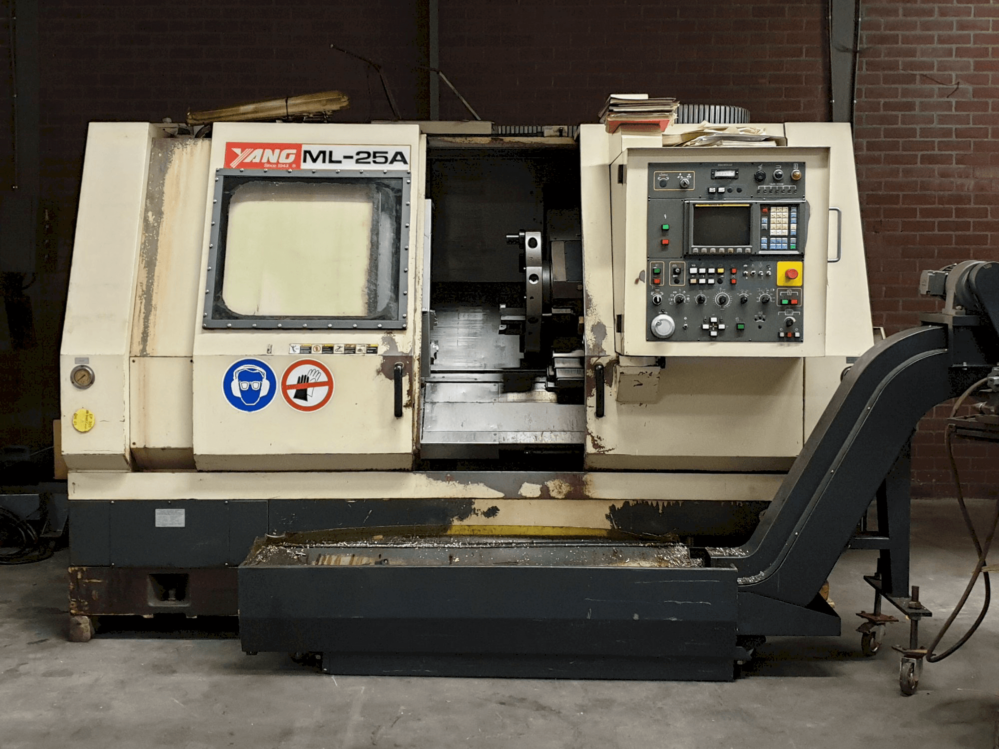 Vista frontale della macchina Yang ML - 25A