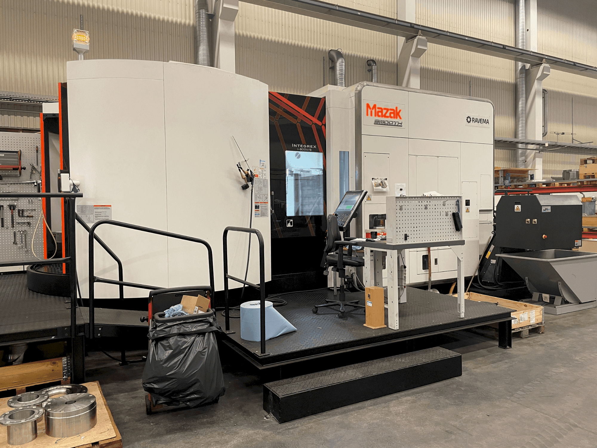 Vista frontale della macchina Mazak INTEGREX i-800V/8