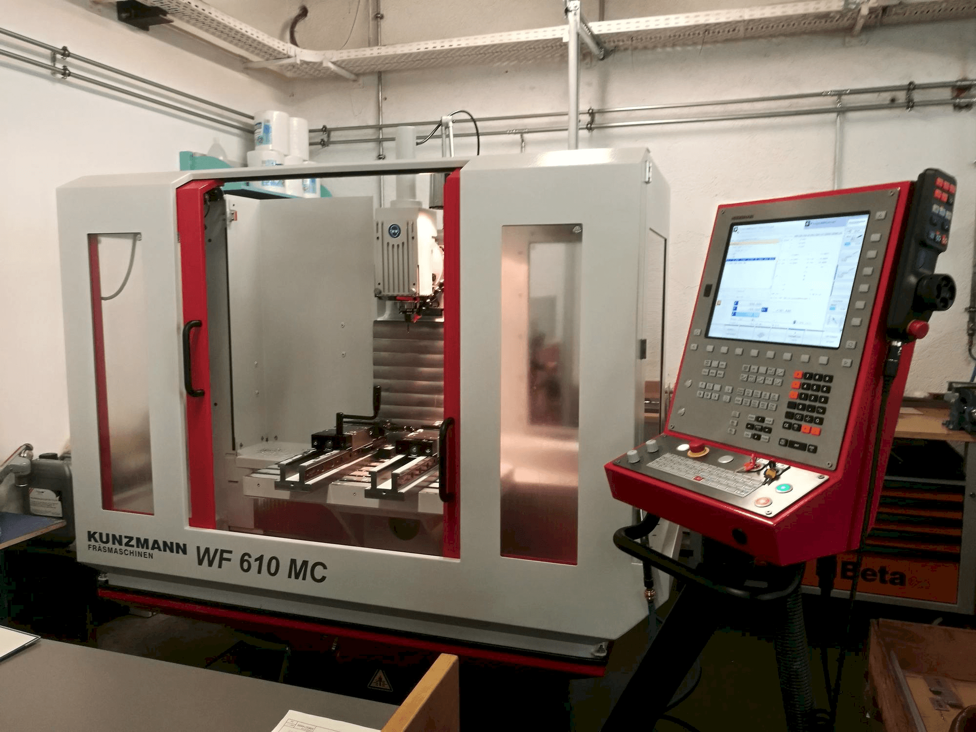 Vista frontale della macchina KUNZMANN WF 610 MC