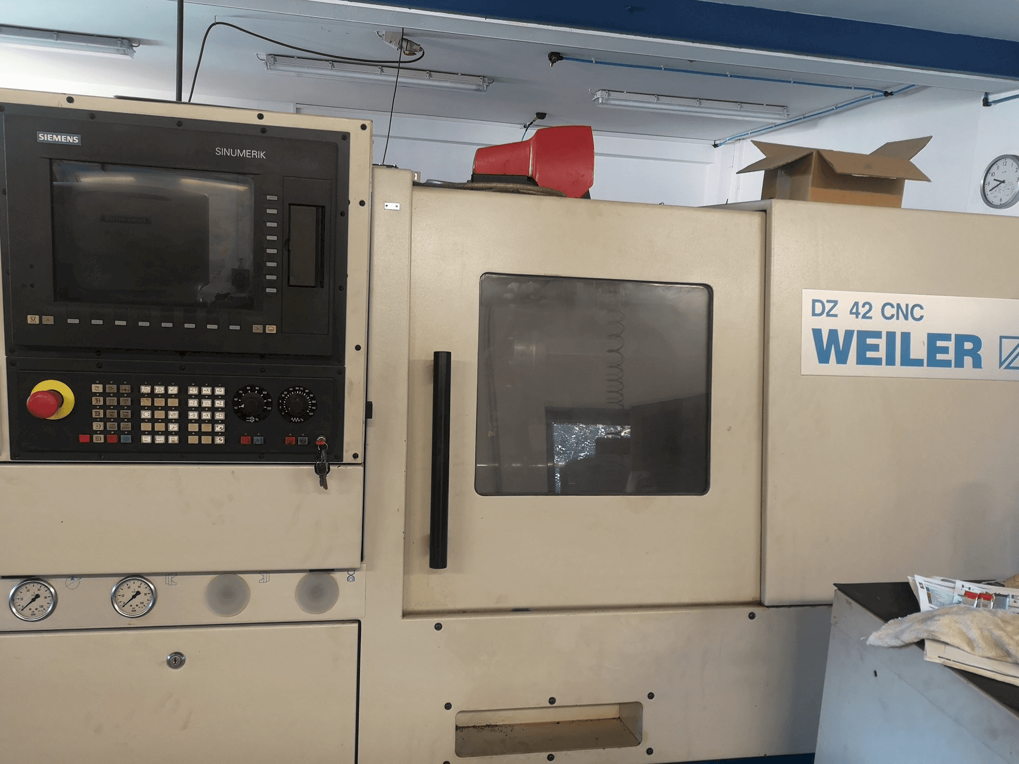 Vista frontale della macchina Weiler DZ 42