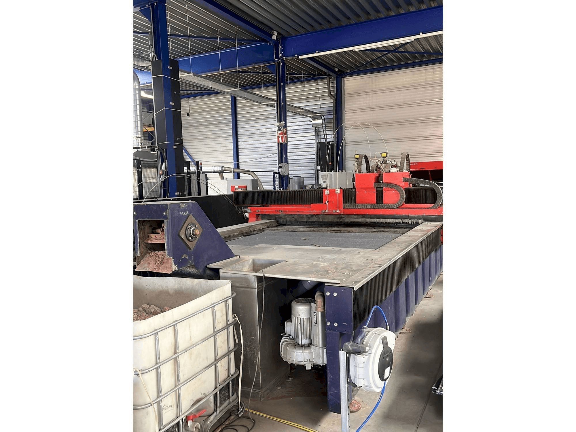 Vista frontale della macchina Bystronic ByJet 4020