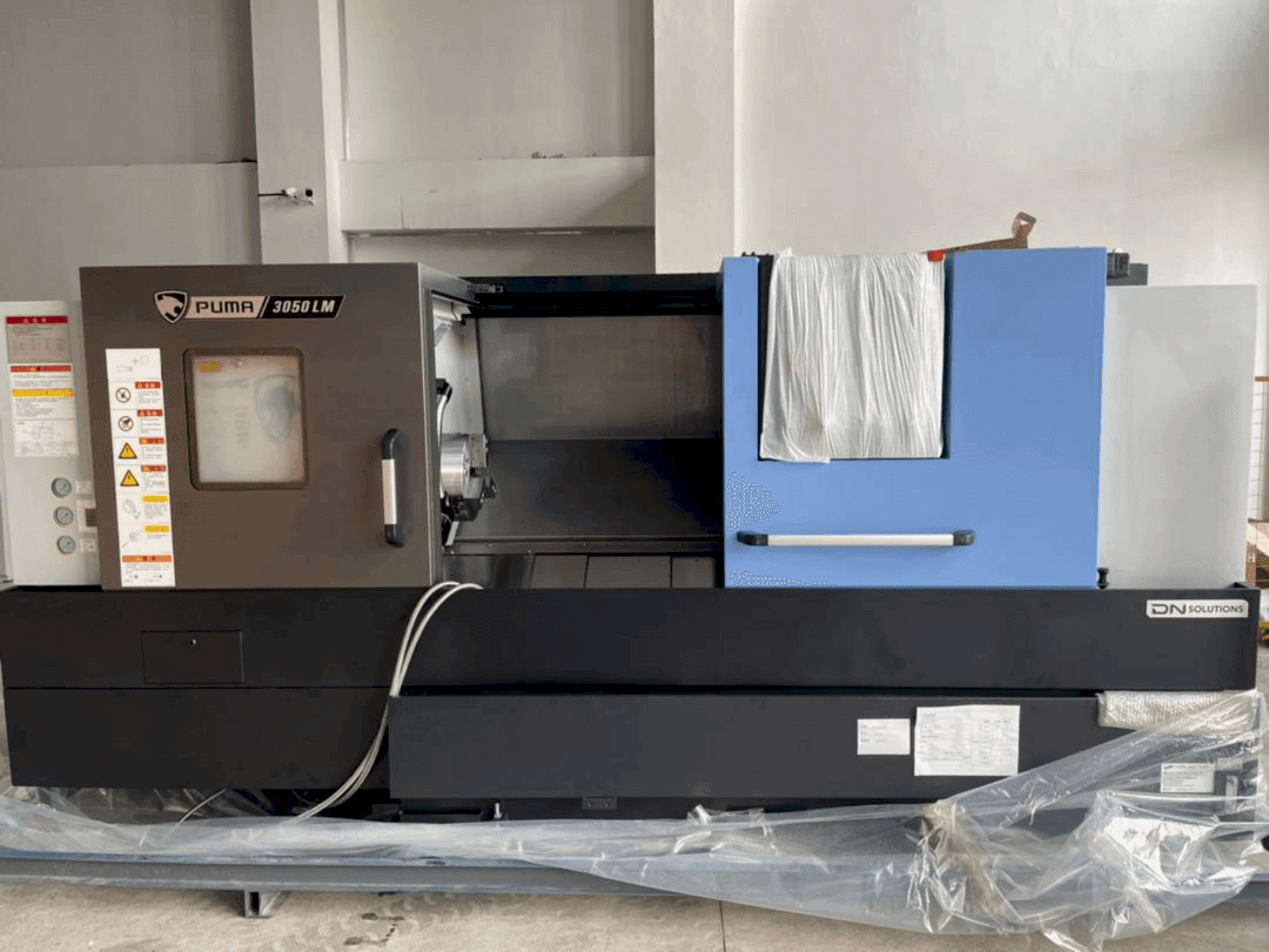 Vista frontale della macchina DOOSAN PUMA 3050 LM