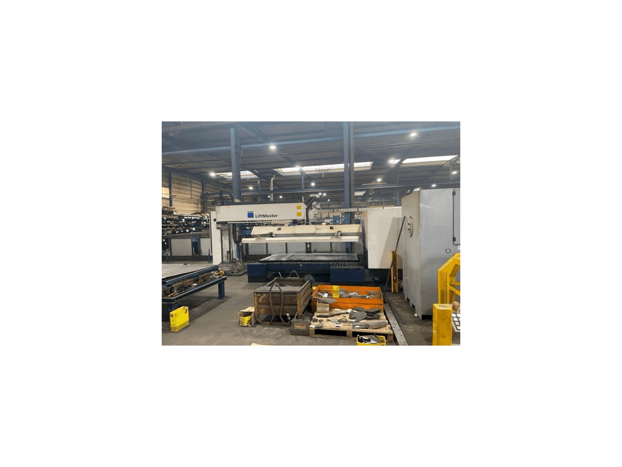 Vista frontale della macchina Trumpf Trulaser 3030