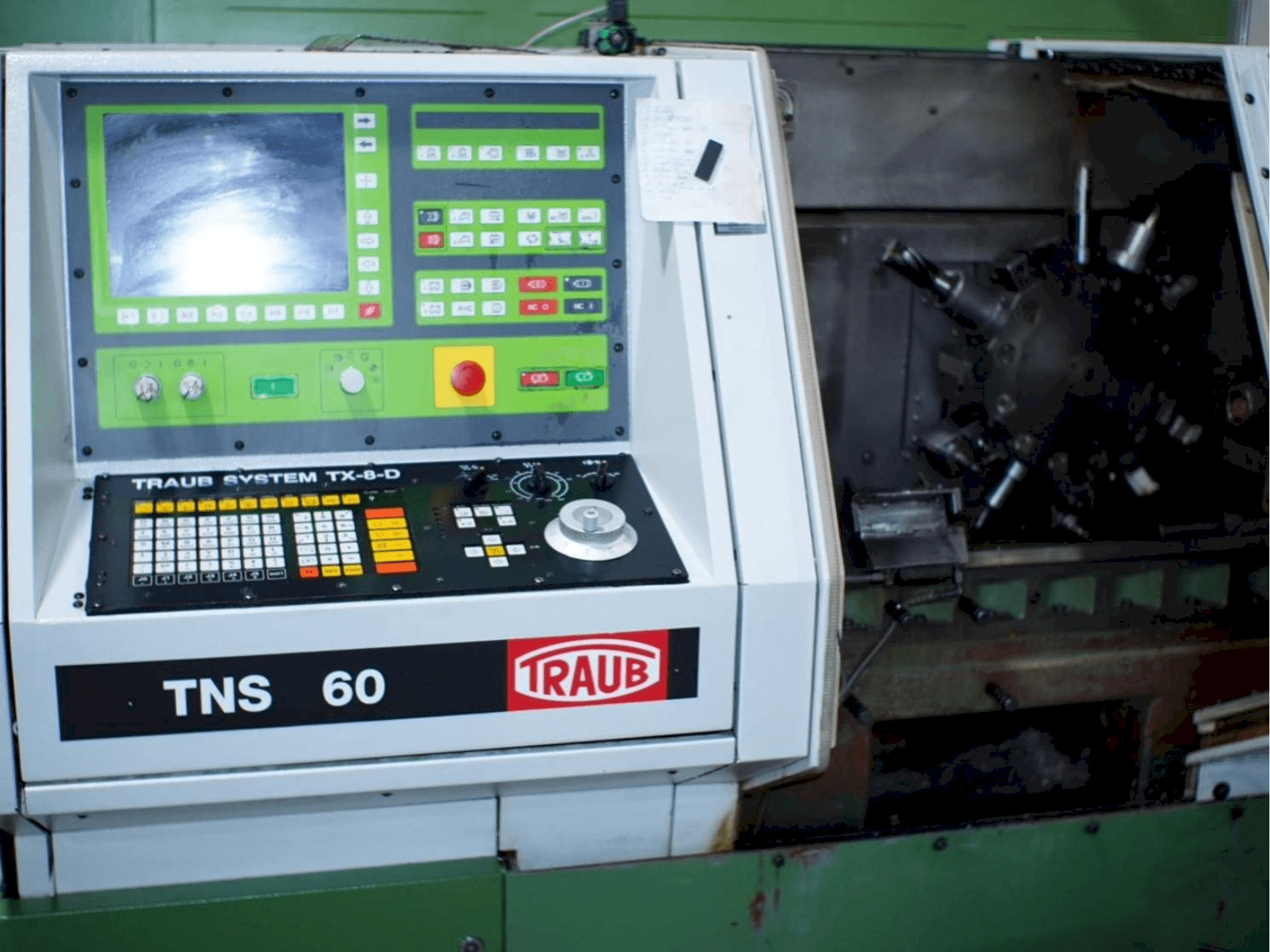 Vista frontale della macchina TRAUB TNS 60